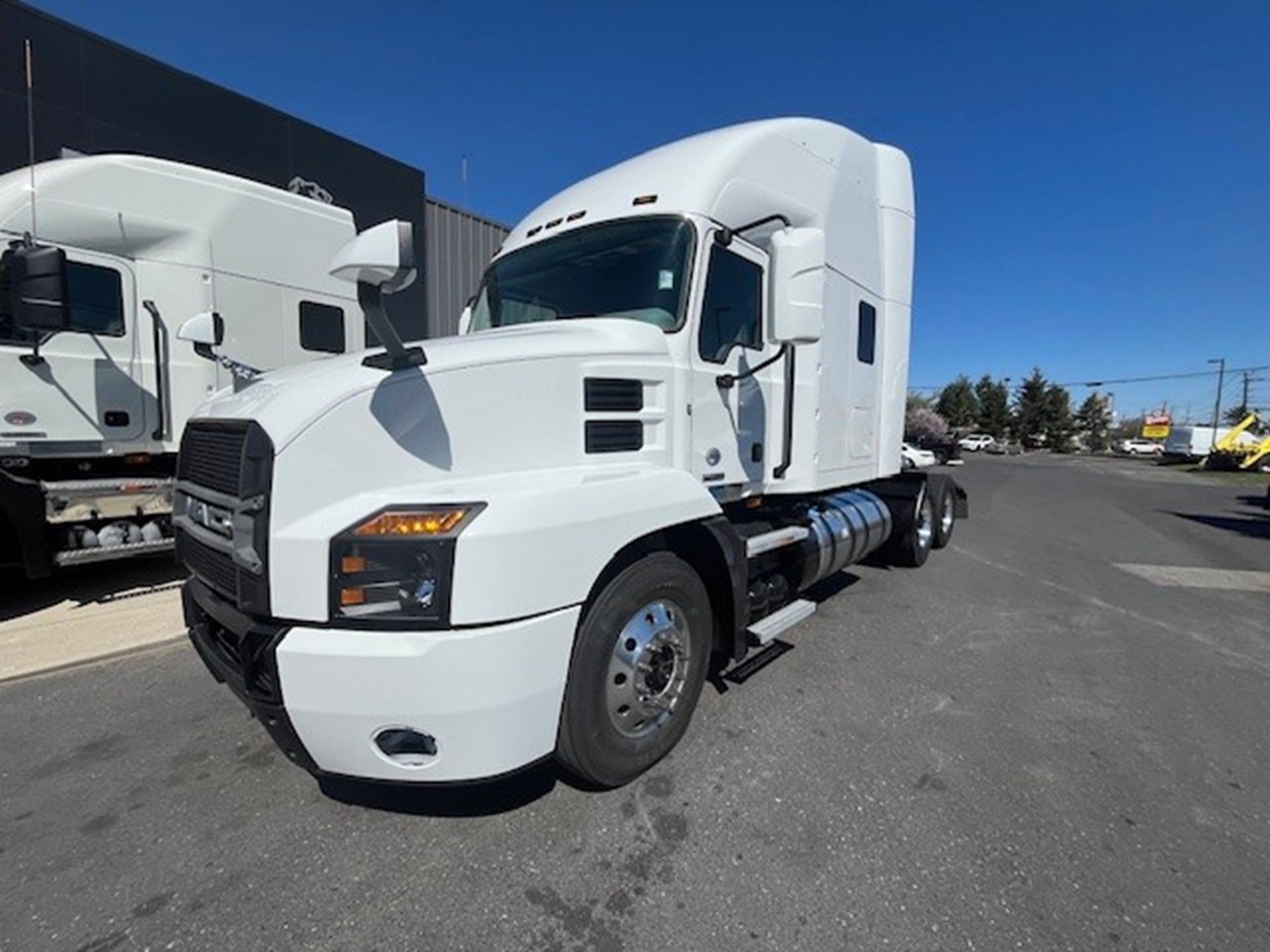 Used Truck Inventory - 1001662 01 - 19