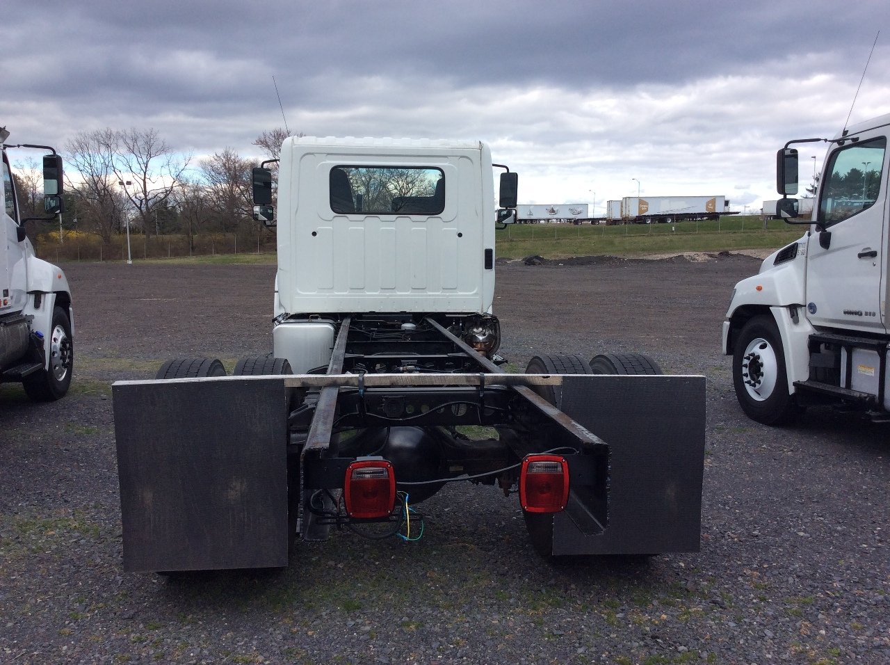 2017 HINO 268A - image 3 of 6