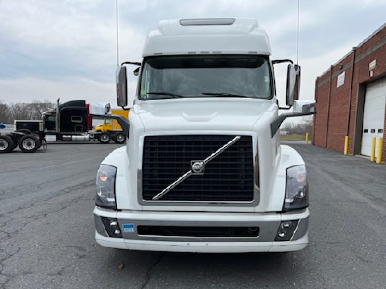 Volvo Trucks Inventory - 1001885 02 - 40