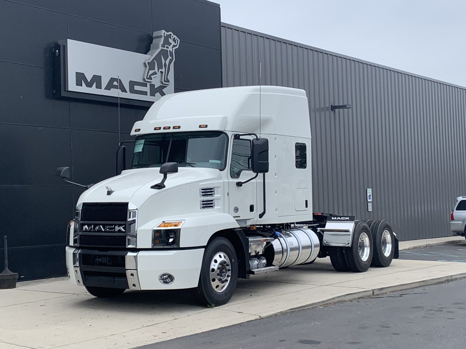 2025 MACK AN64T SLEEPER Bergey s Truck Centers Medium Heavy Duty 