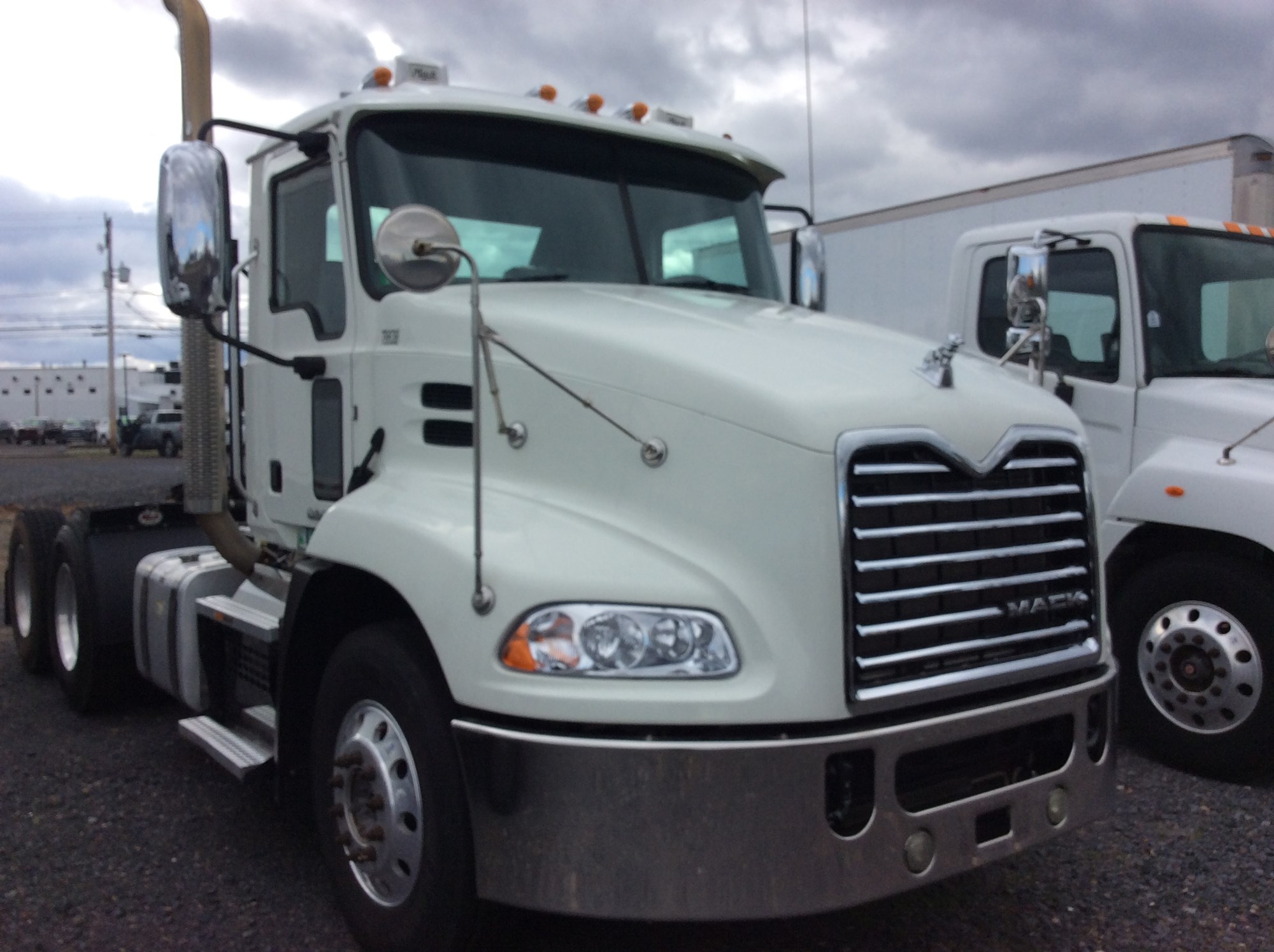 Used Truck Inventory - 1000994 02 - 44