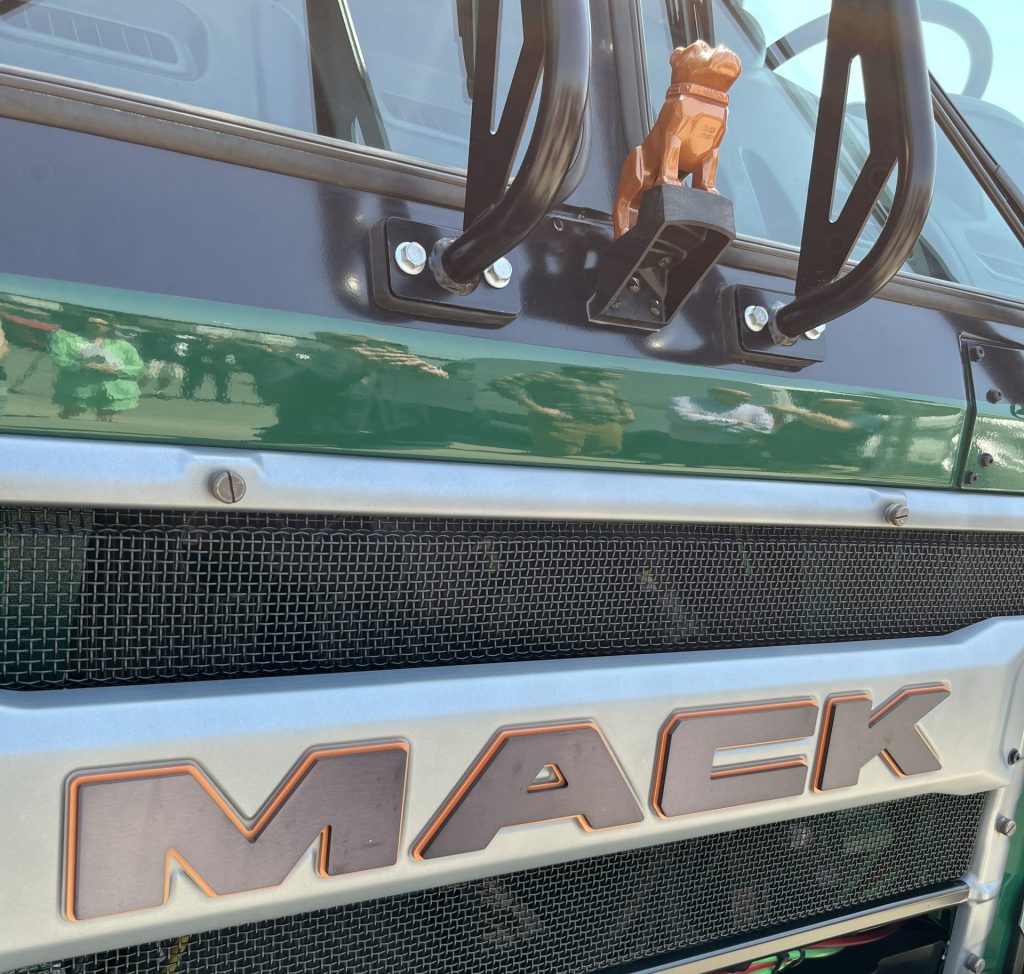 Mack LR Electric