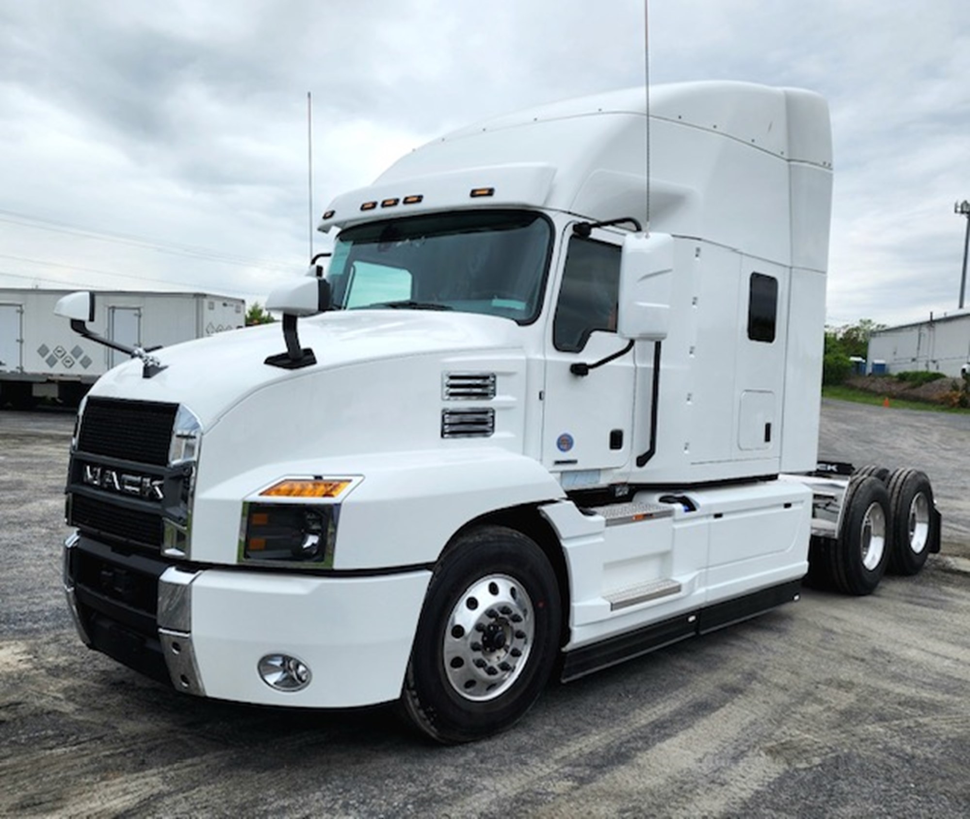 2025 Mack AN64T SLEEPER - image 2 of 6