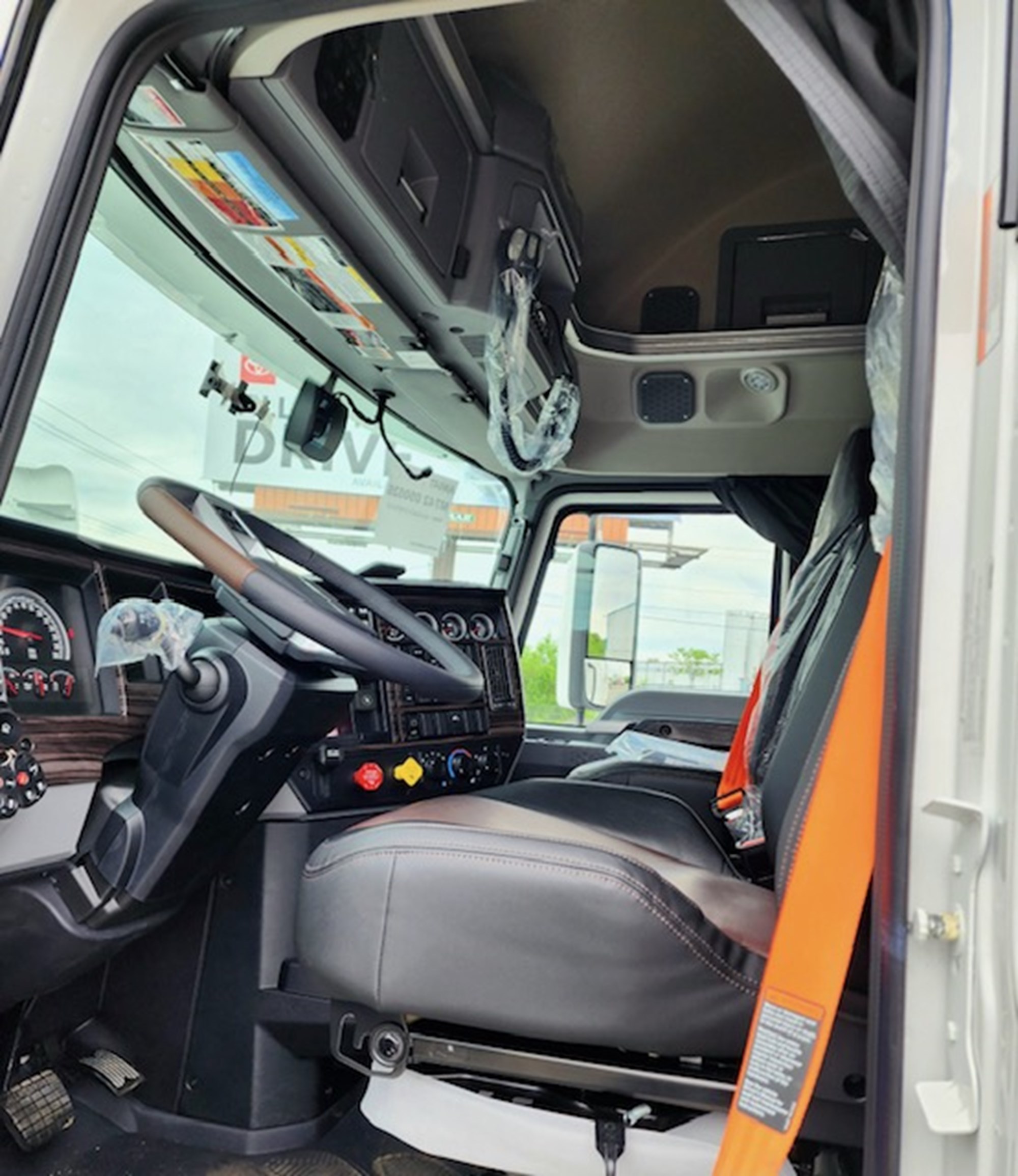 2025 Mack AN64T SLEEPER - image 5 of 6