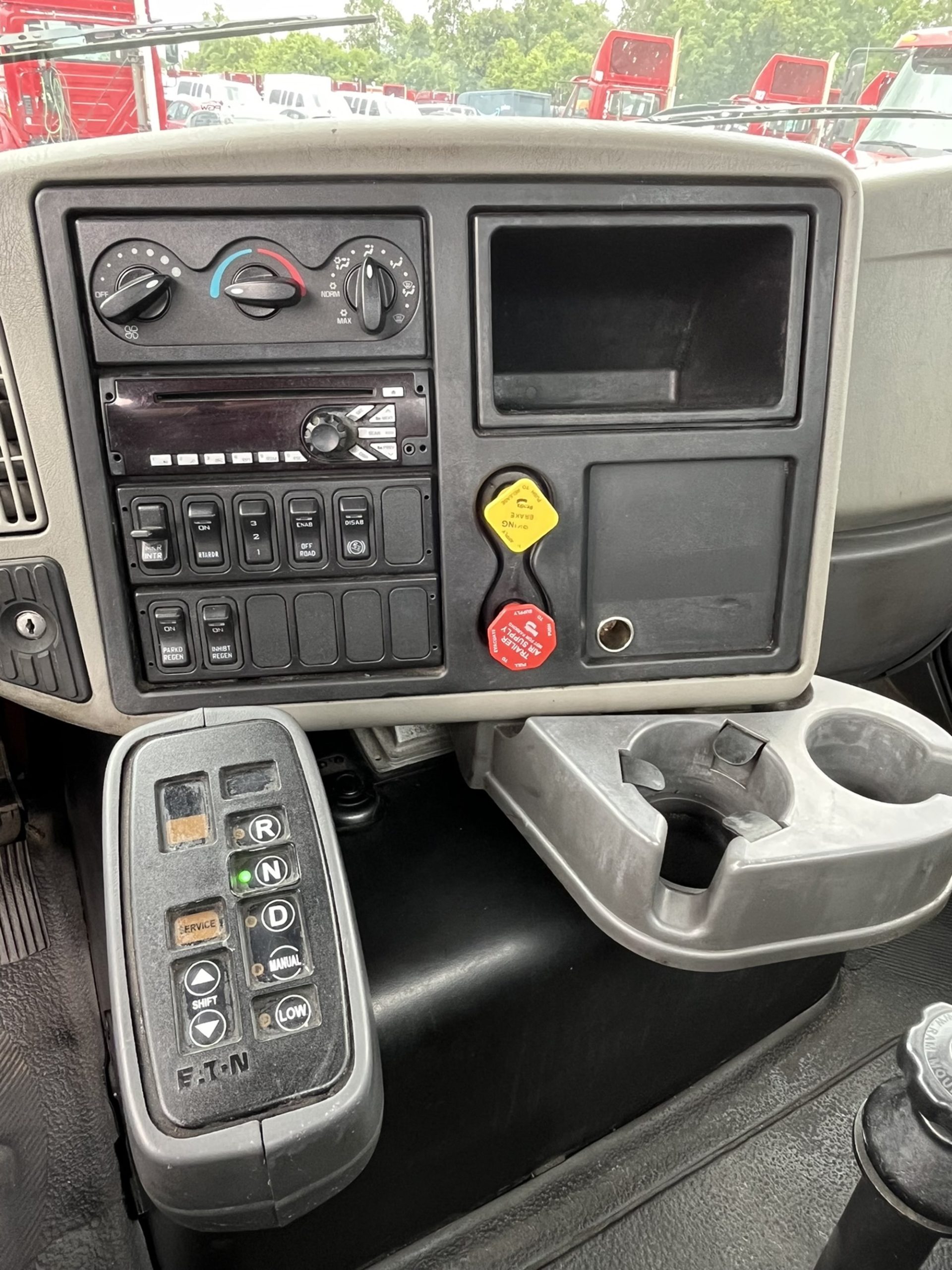 2017 International PROSTAR - image 6 of 6
