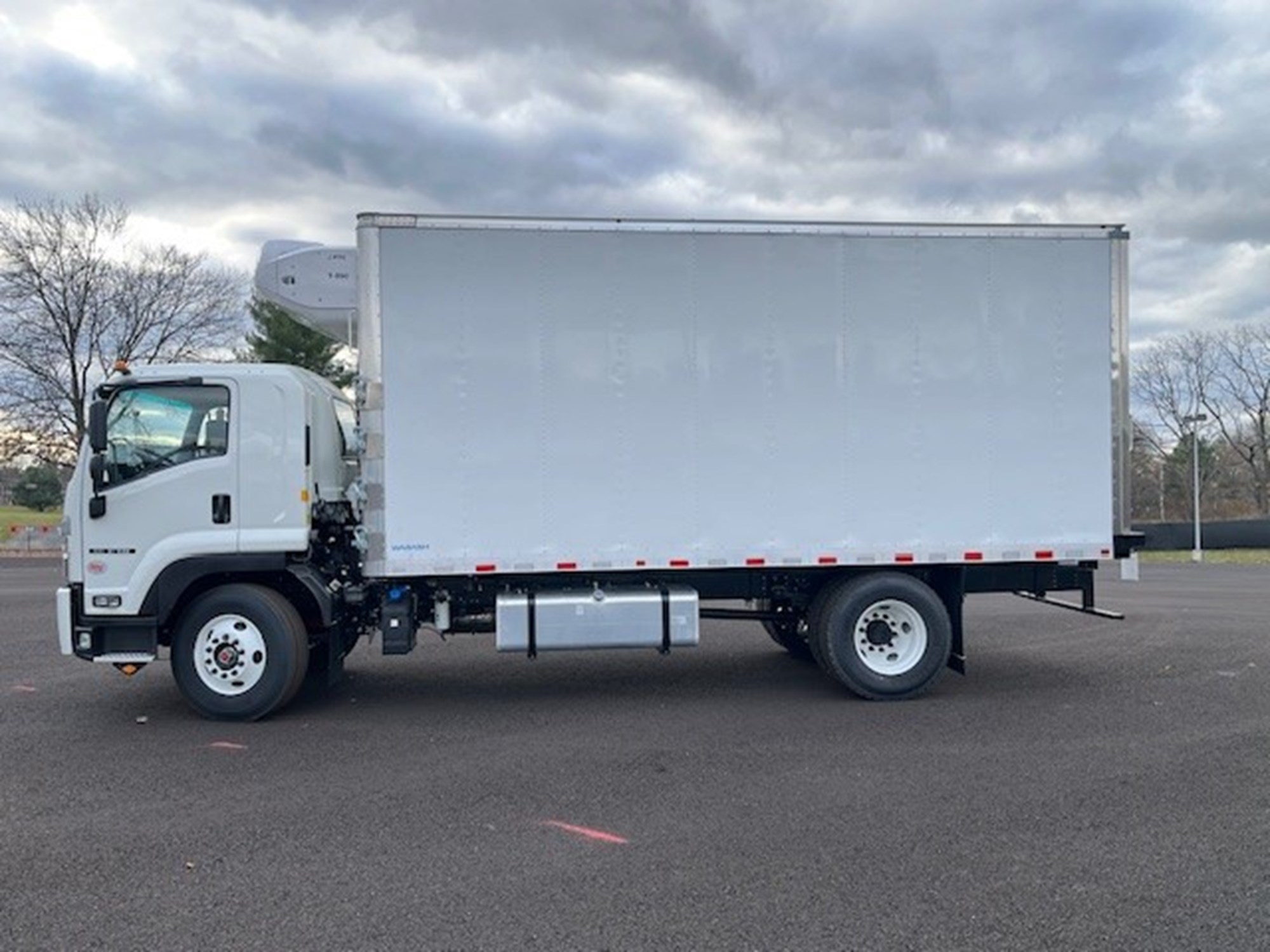 2025 ISUZU FTR - image 2 of 6