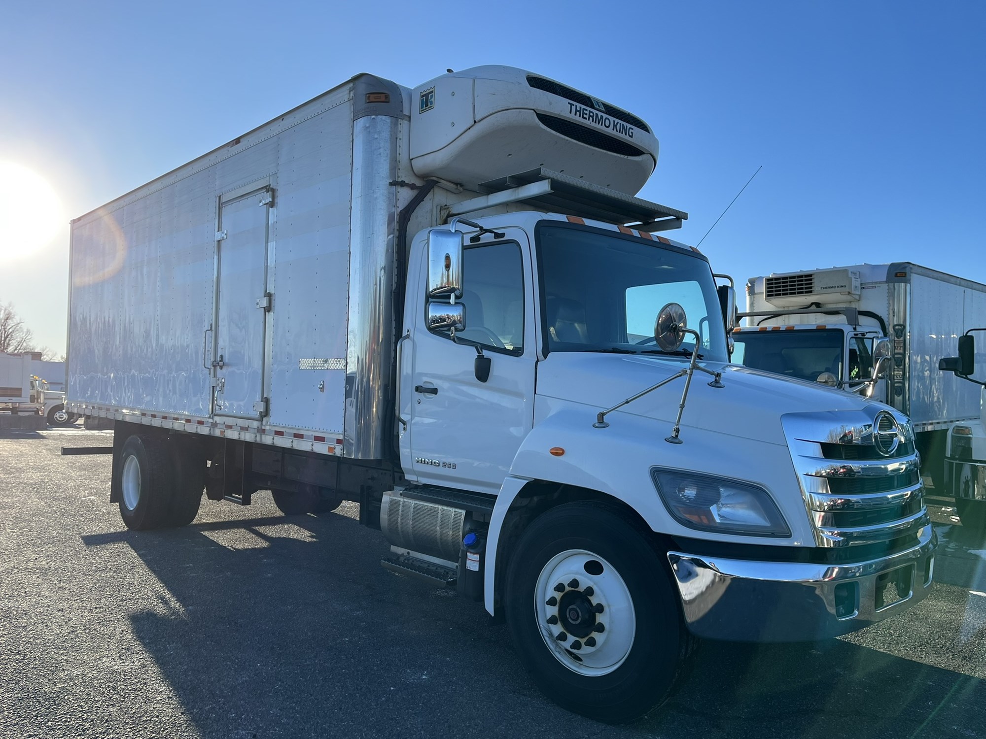 2019 HINO 268A - image 2 of 6