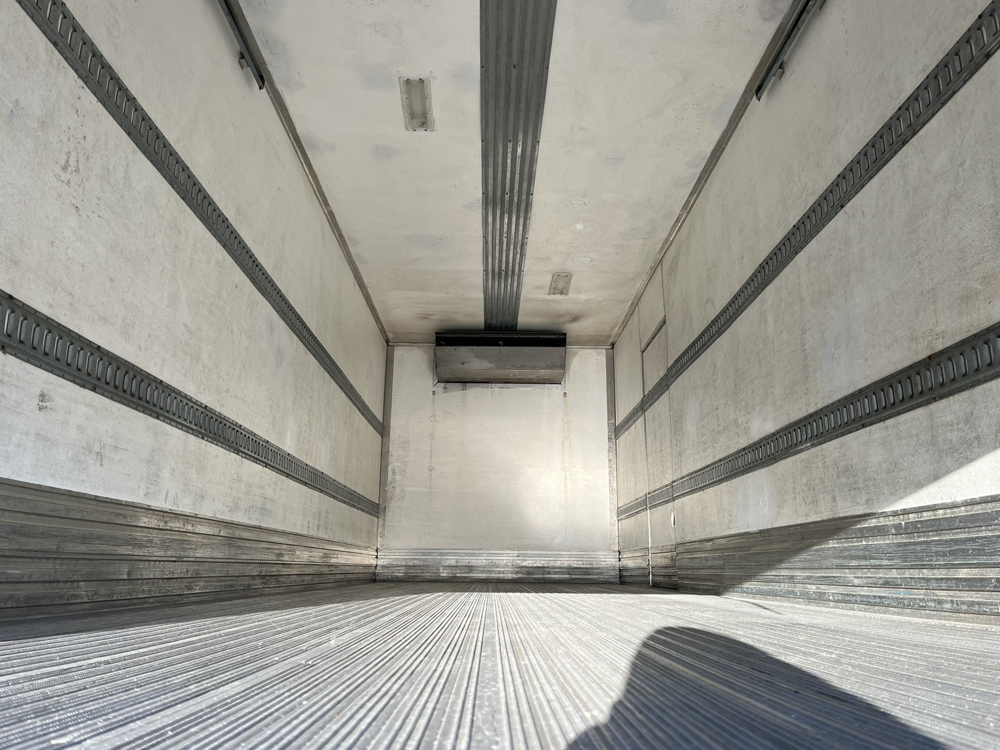 2019 HINO 268A - image 5 of 6