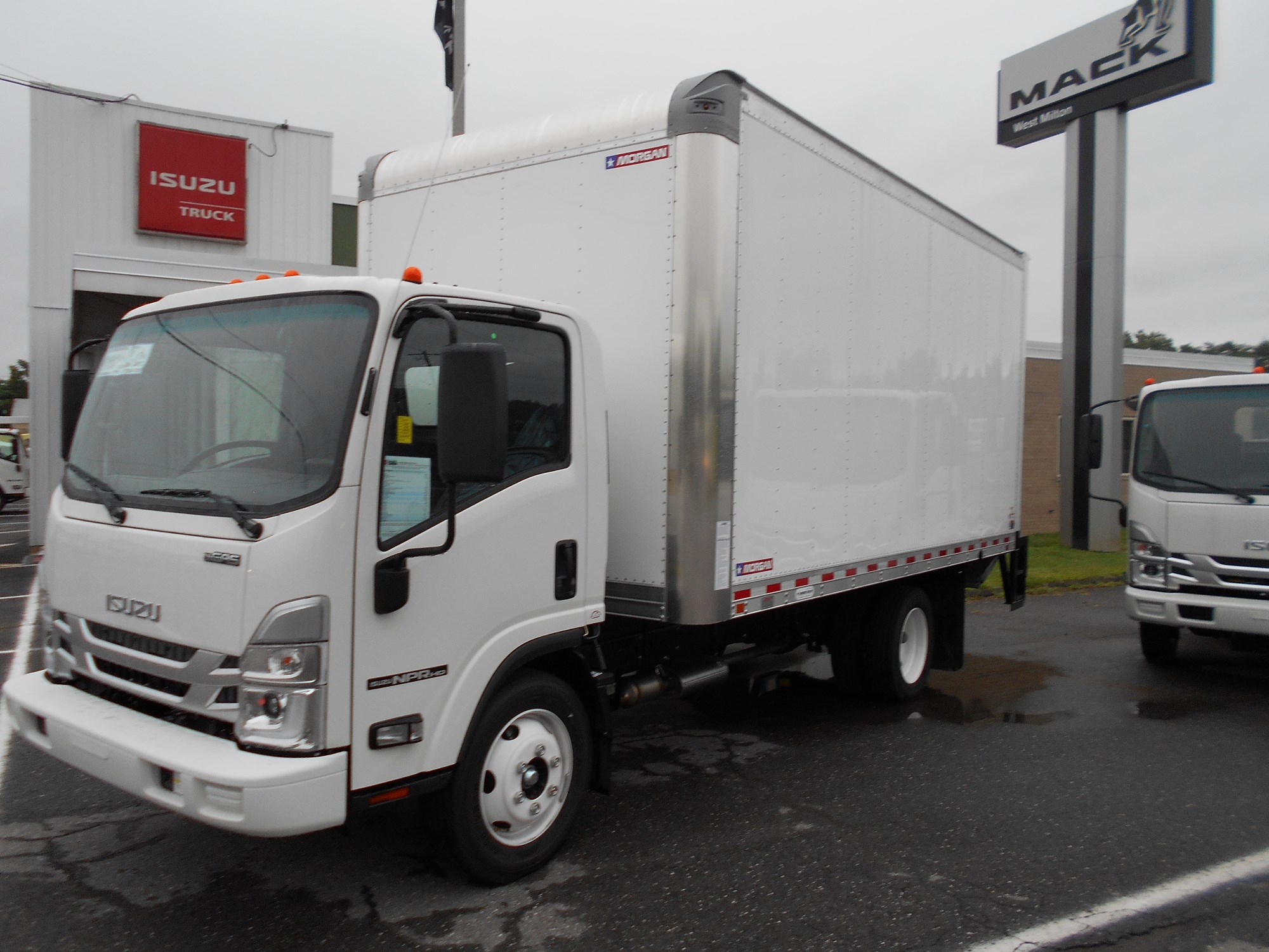 2024 Isuzu NPR HD - image 2 of 3