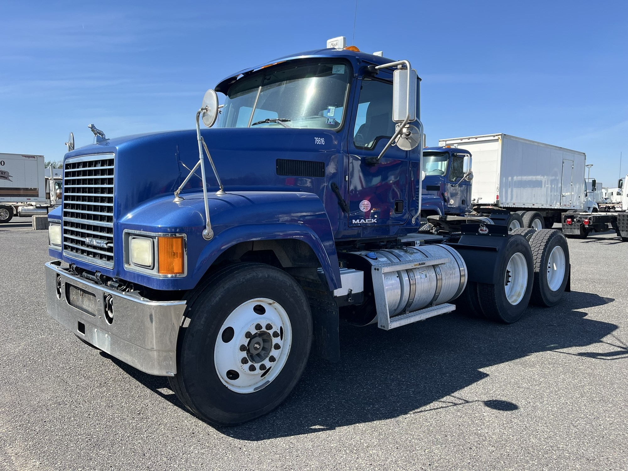 2016 MACK CHU613 - image 1 of 6