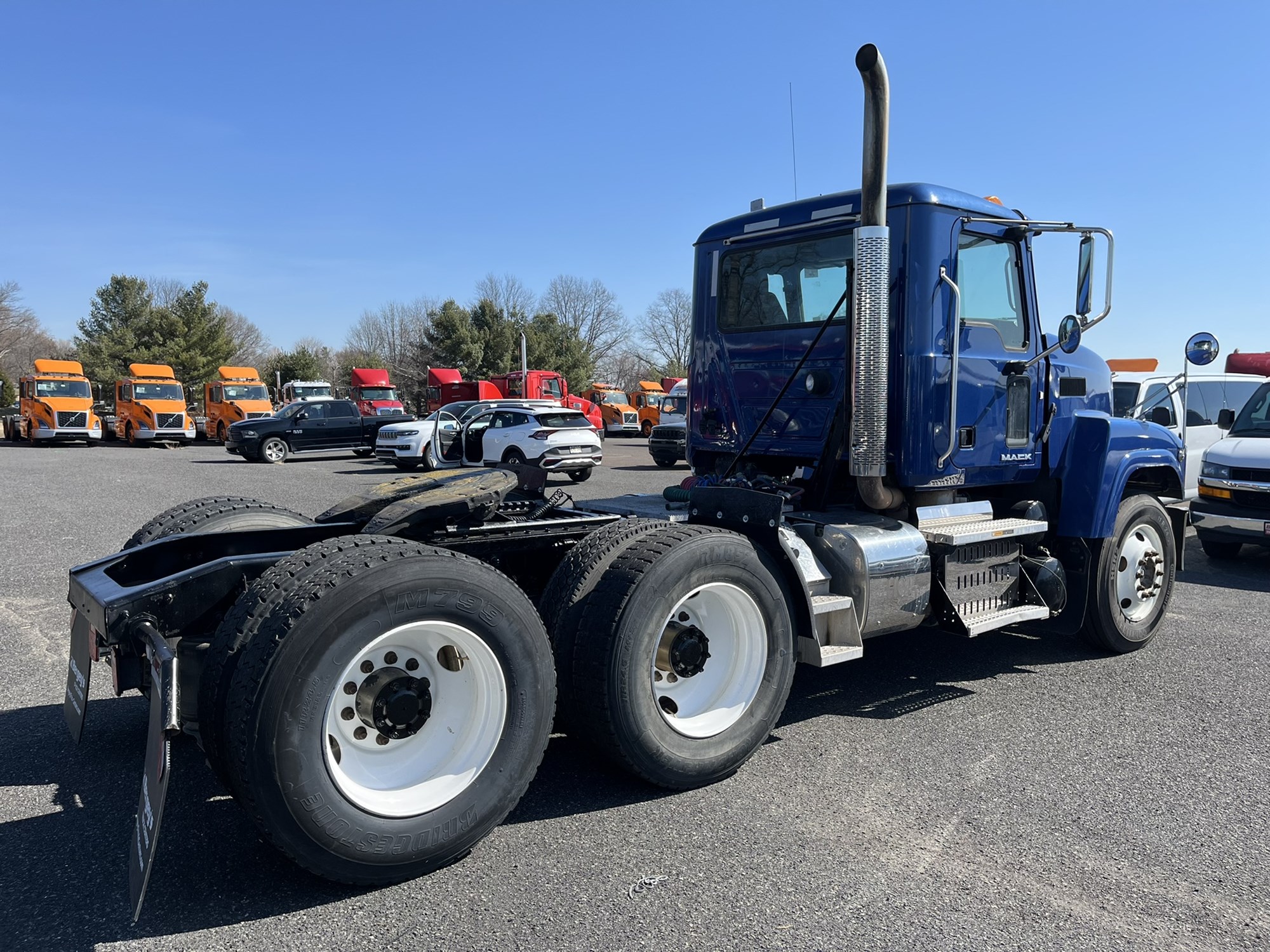 2016 MACK CHU613 - image 3 of 6