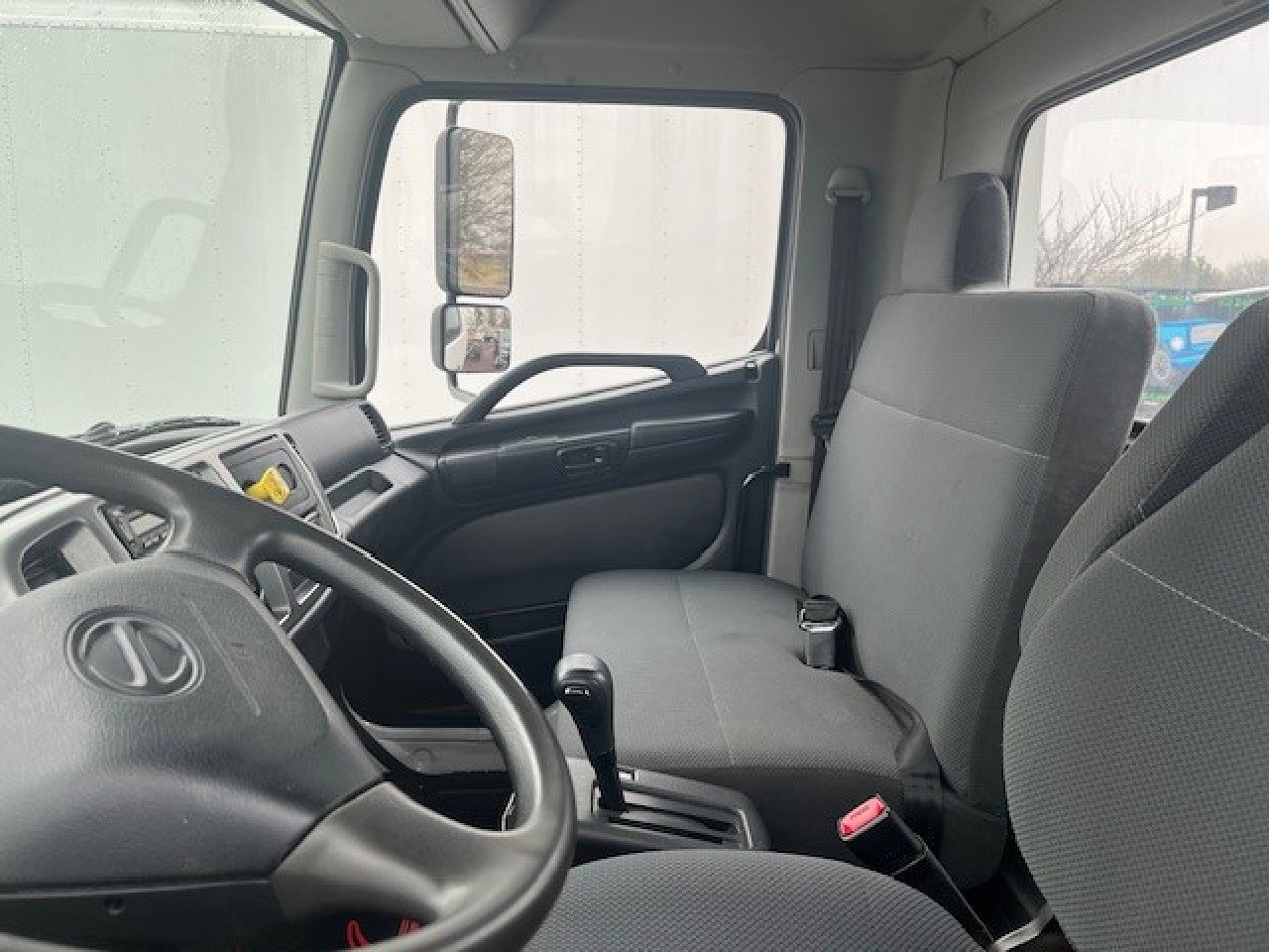 2017 HINO 268A - image 6 of 6