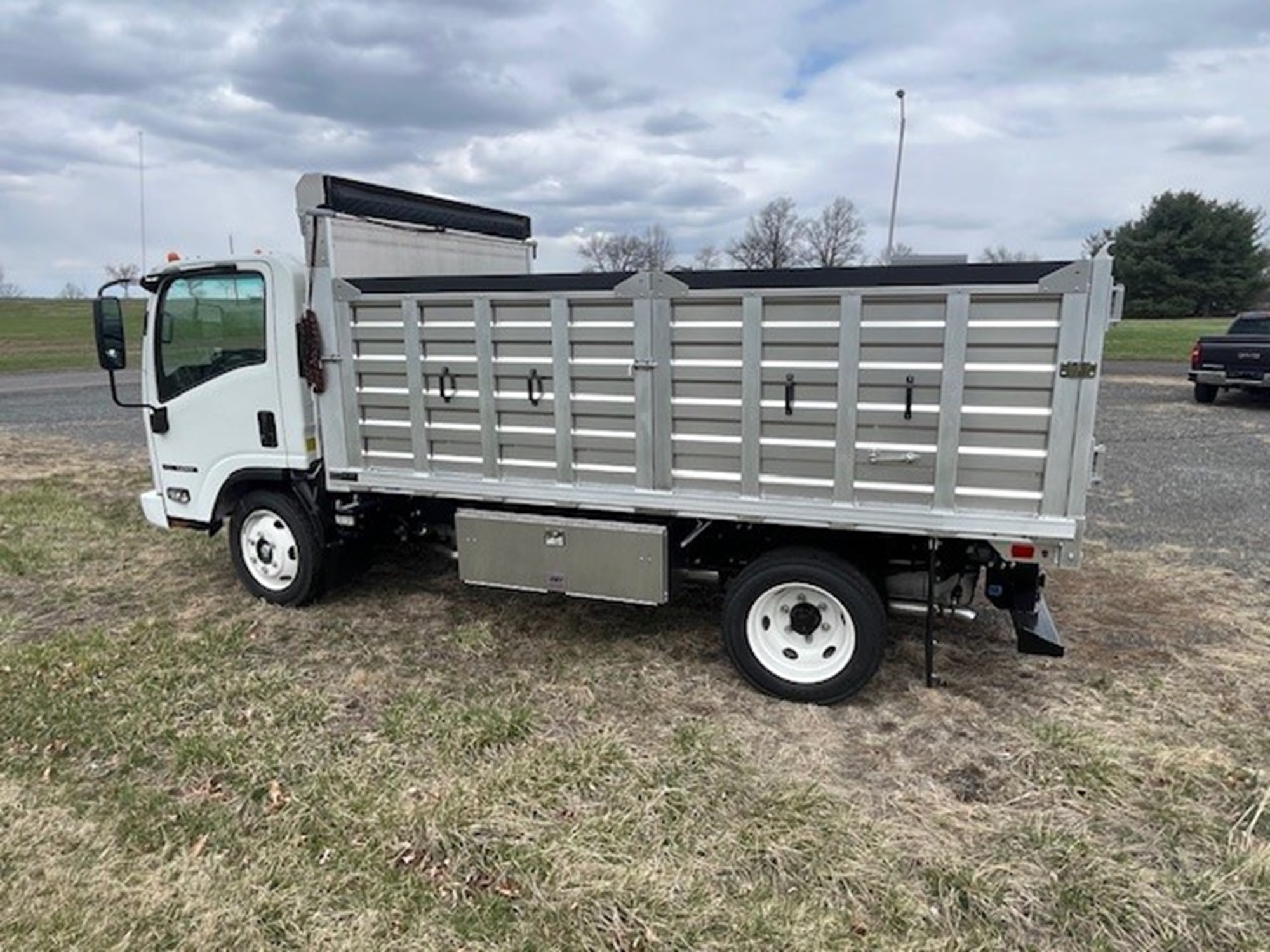 2025 ISUZU NRR GAS - image 2 of 6