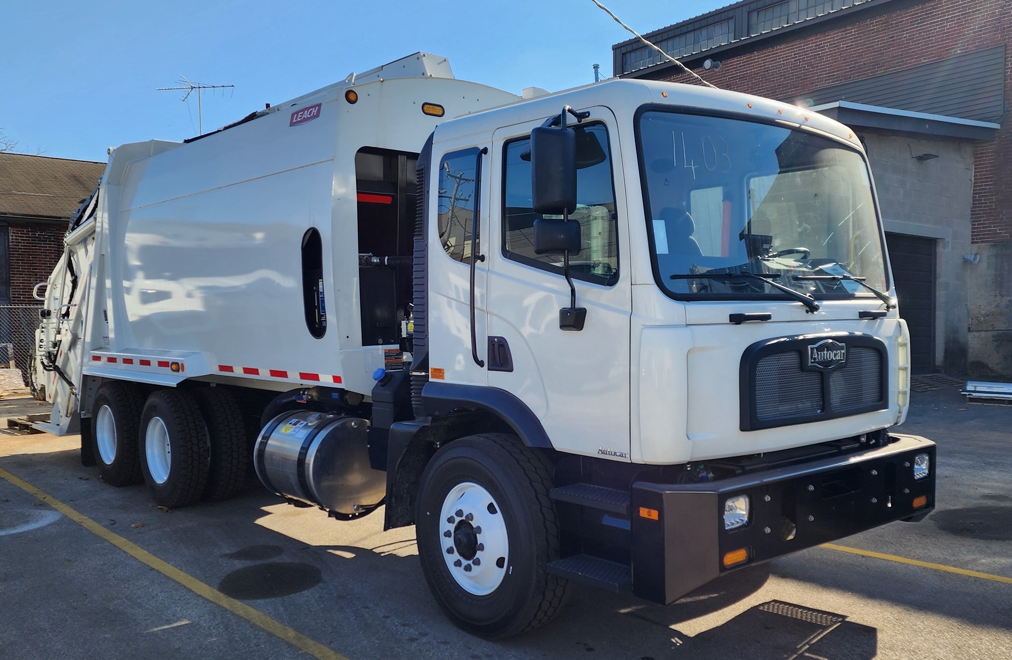 2024 AUTOCAR ACMD64 - image 2 of 6