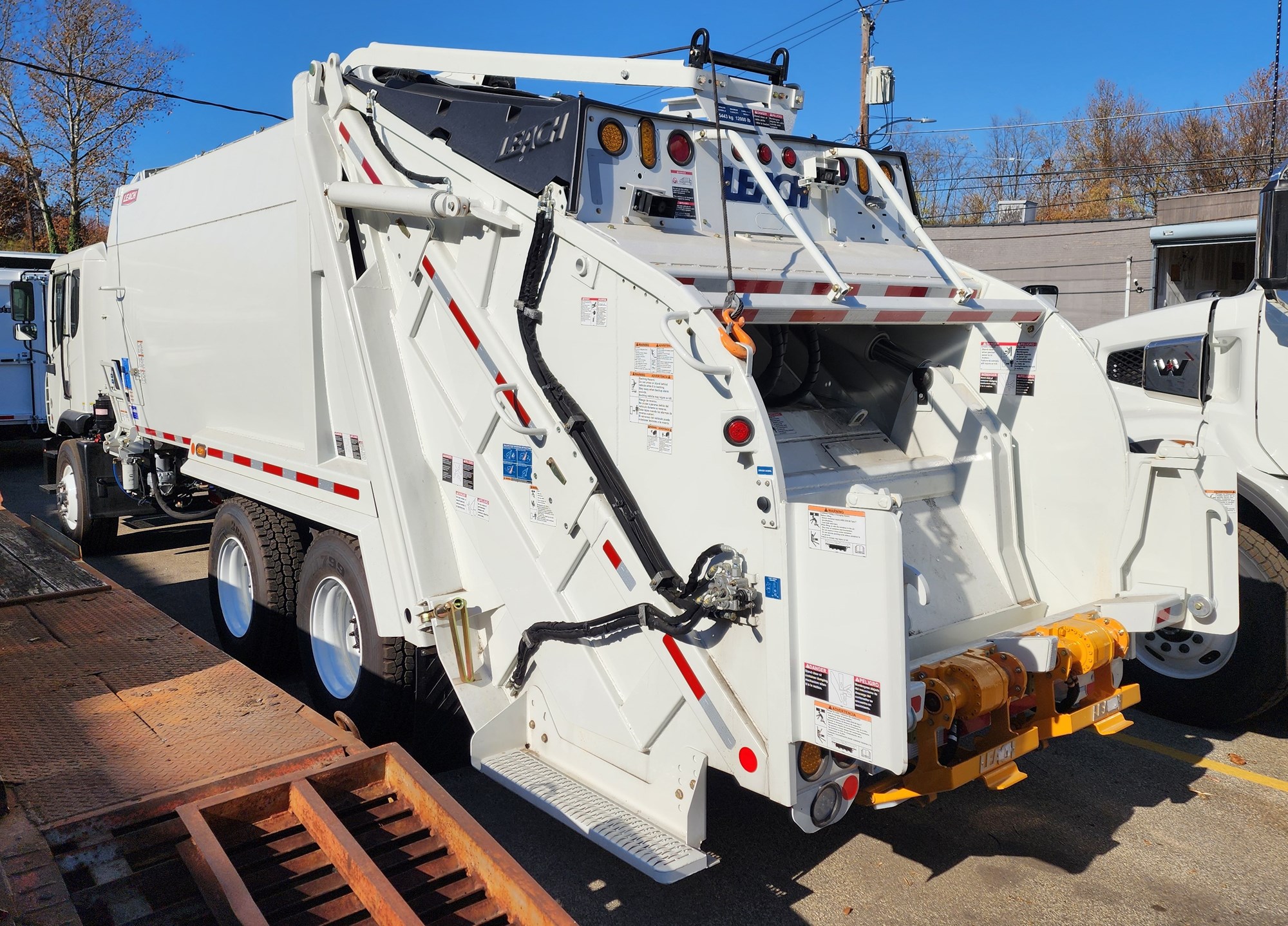 2024 AUTOCAR ACMD64 - image 3 of 6