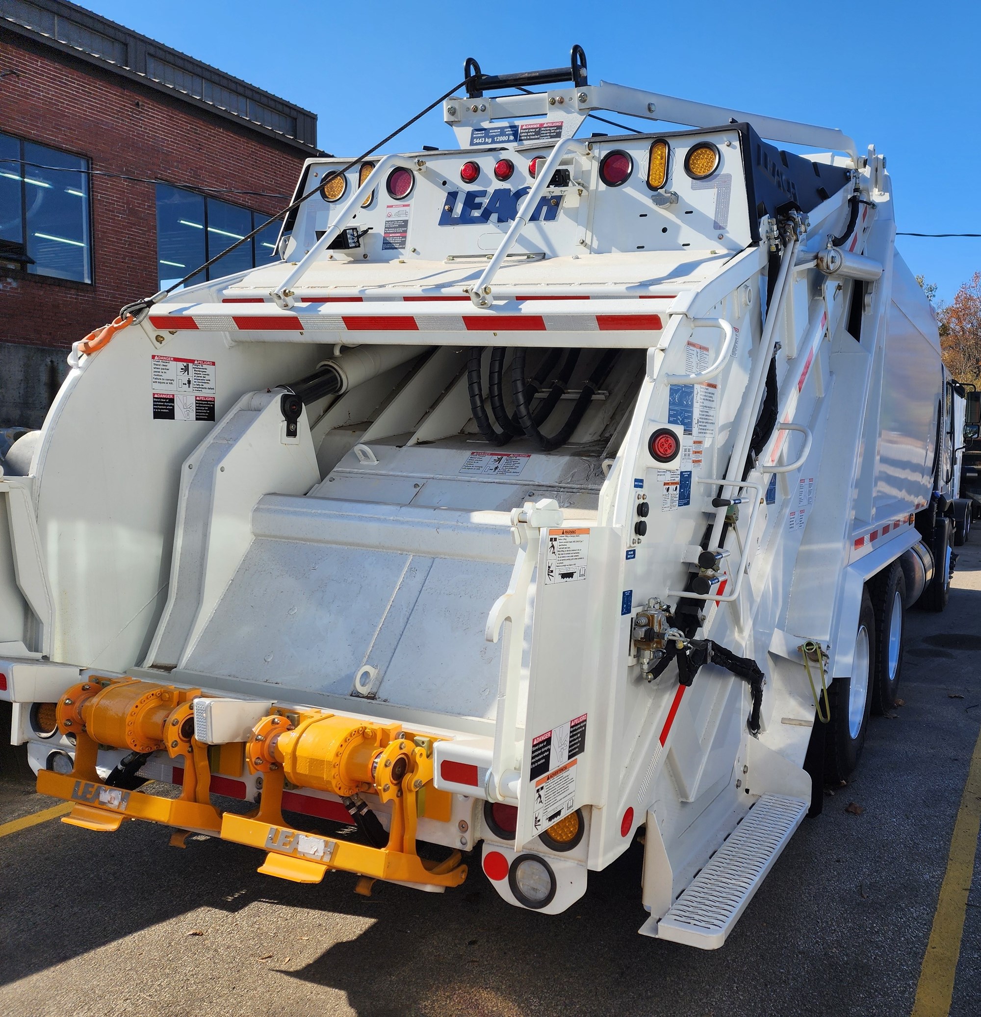 2024 AUTOCAR ACMD64 - image 5 of 6
