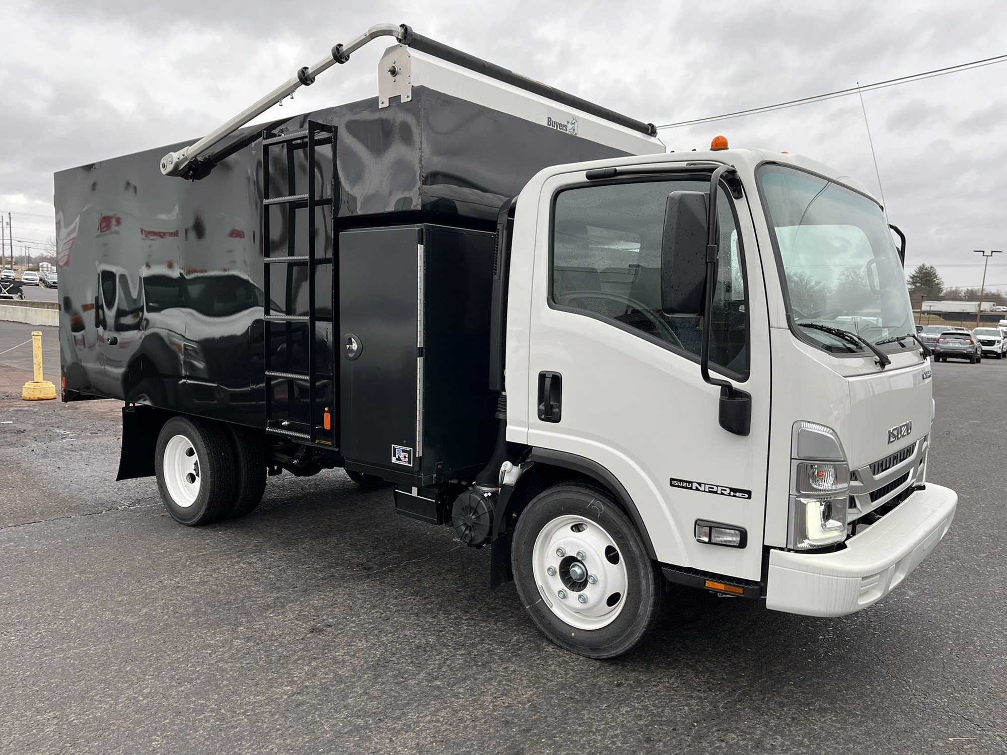 2024 ISUZU NPR HD - image 2 of 6