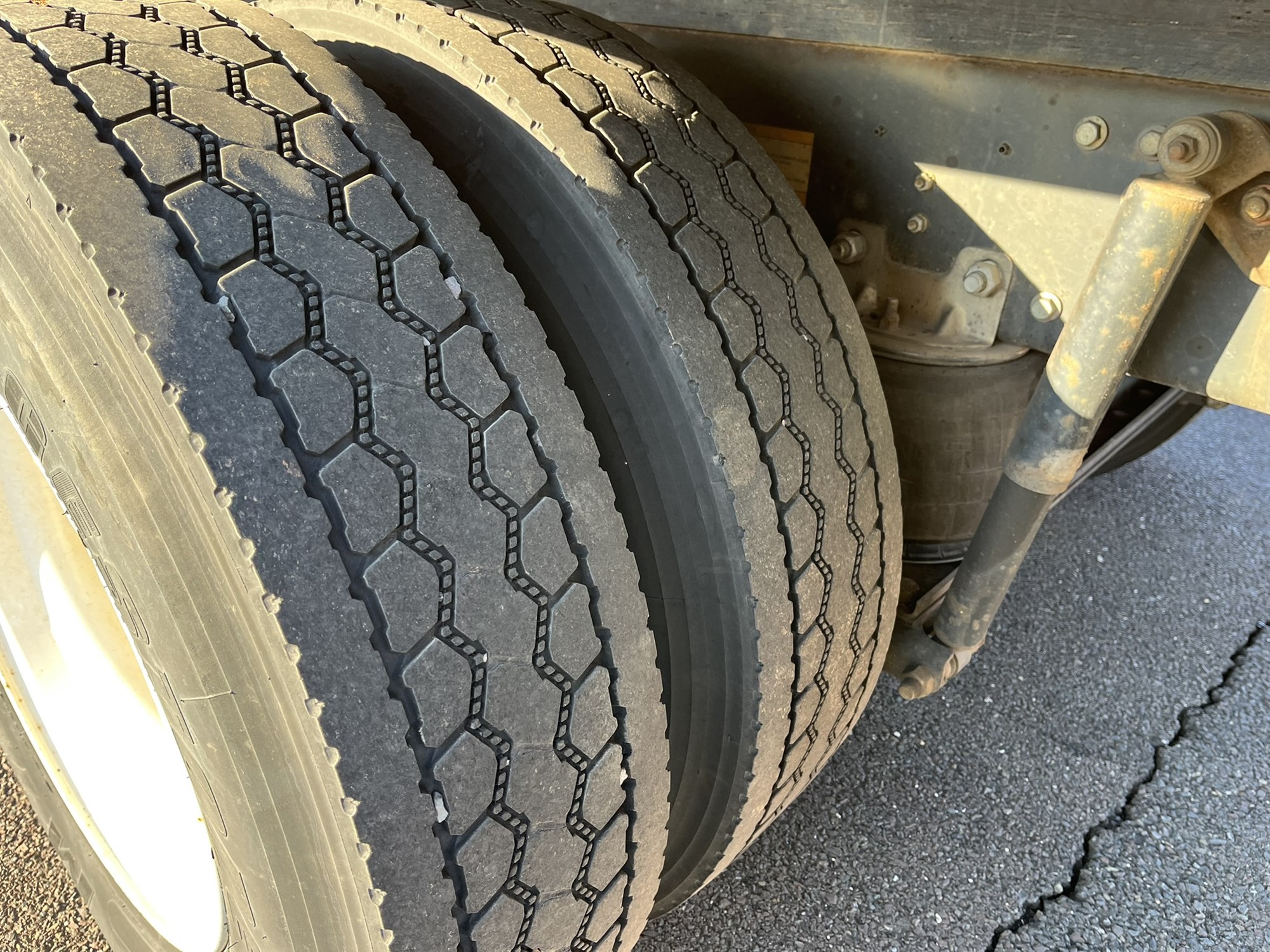 2019 HINO 268 - image 5 of 6