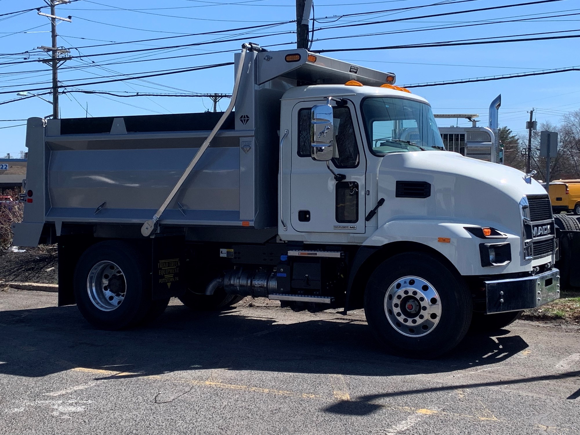 2025 MACK MD742 - image 2 of 4