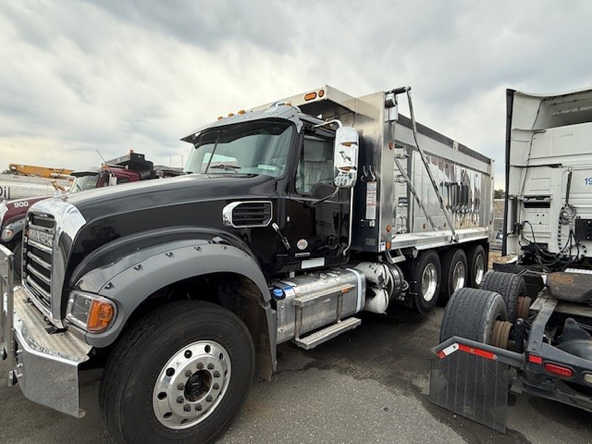 2025 Mack GR84F - image 1 of 5