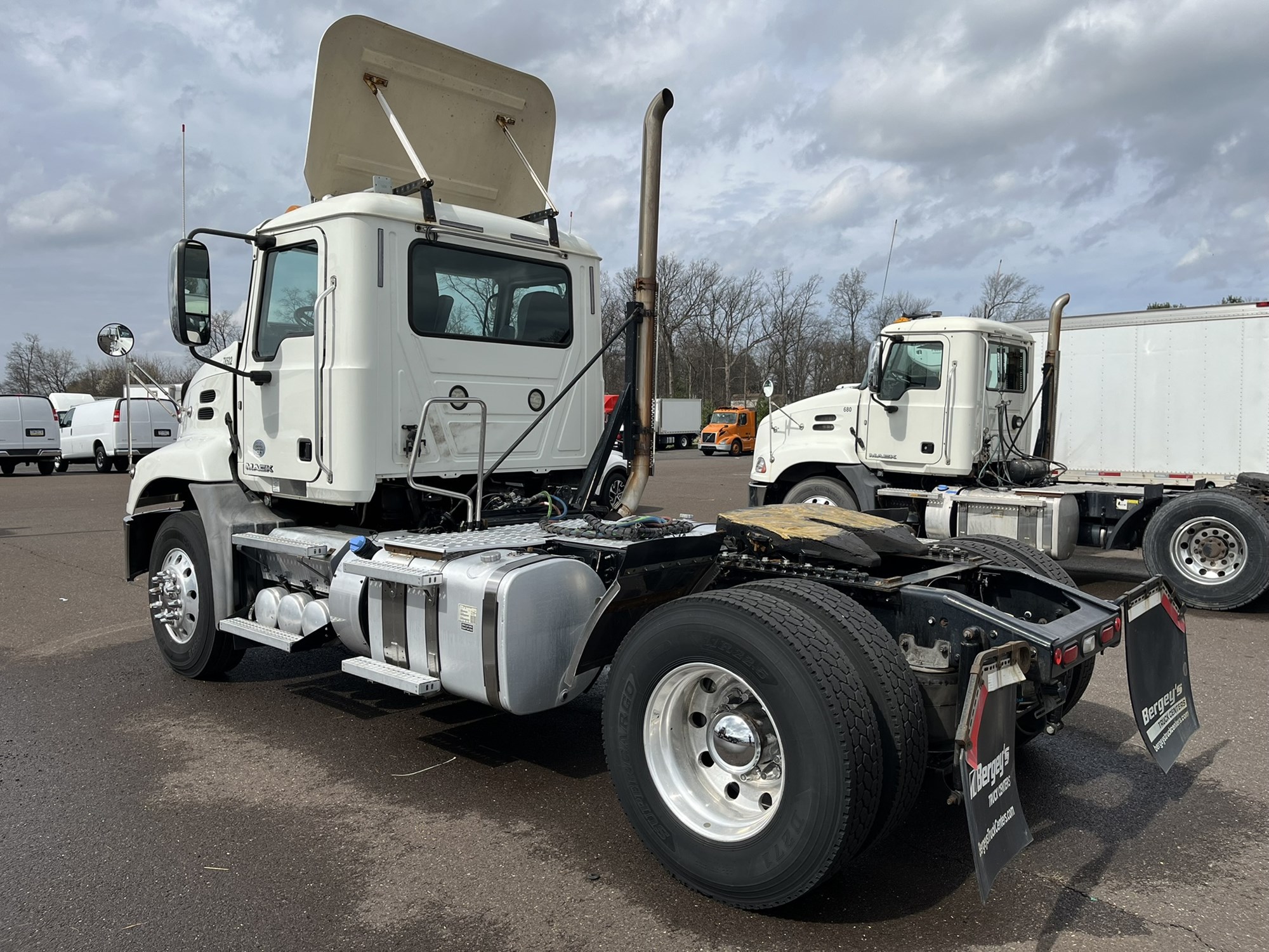 2018 MACK CXU612 - image 4 of 6