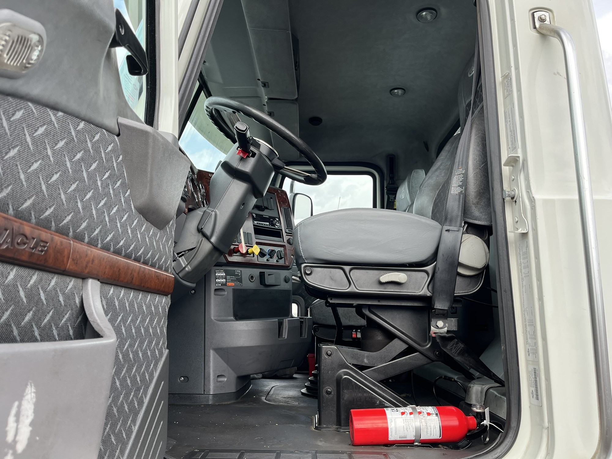 2018 MACK CXU612 - image 5 of 6