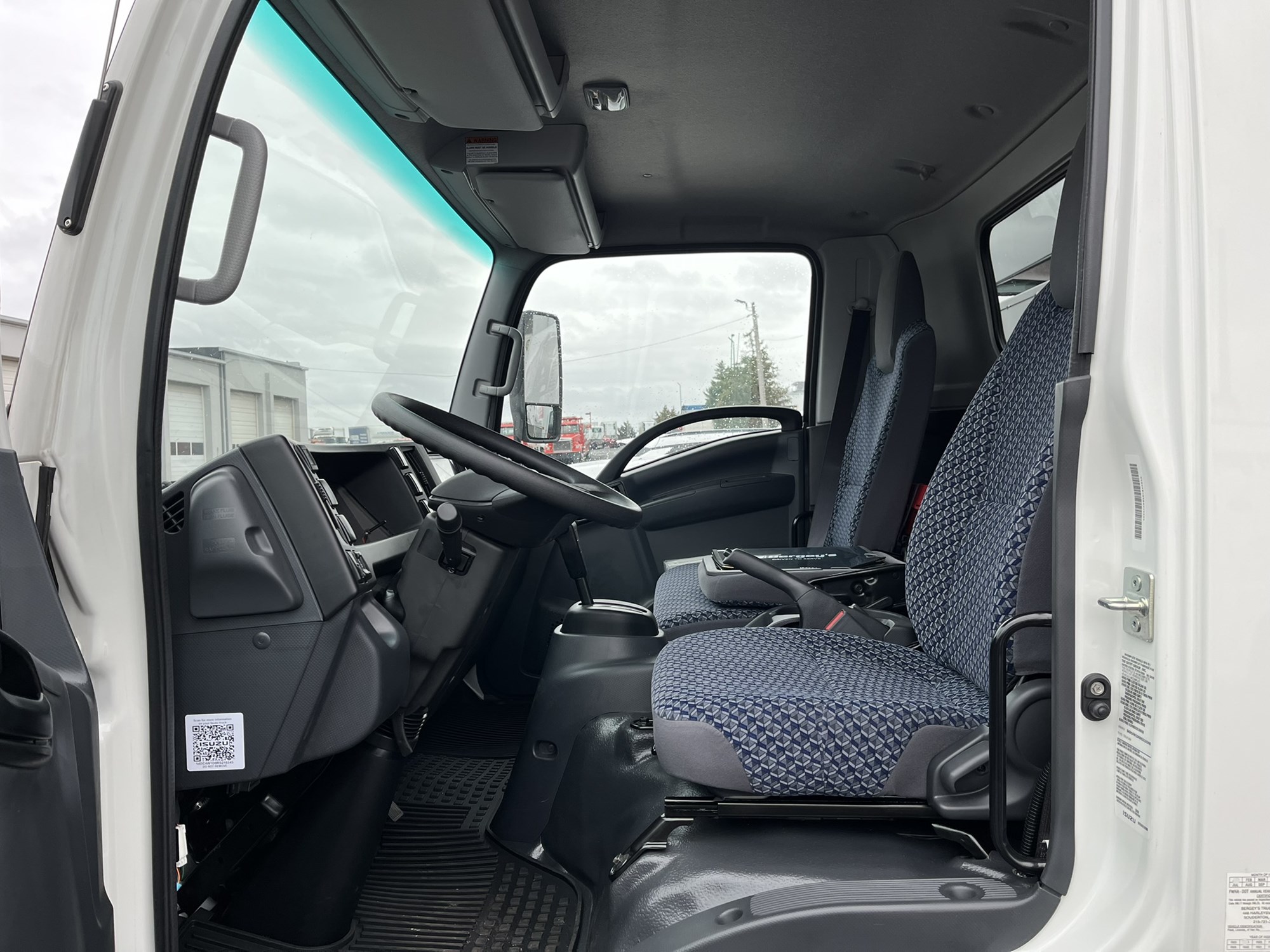 2024 ISUZU NPR HD - image 5 of 6
