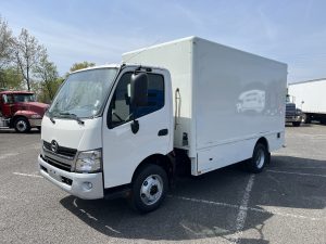 2017 HINO 155 1025620-01