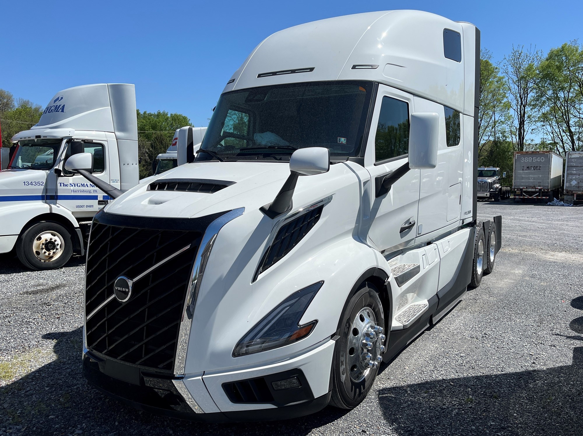 2025 Volvo NEW VNL64T860 - image 1 of 6