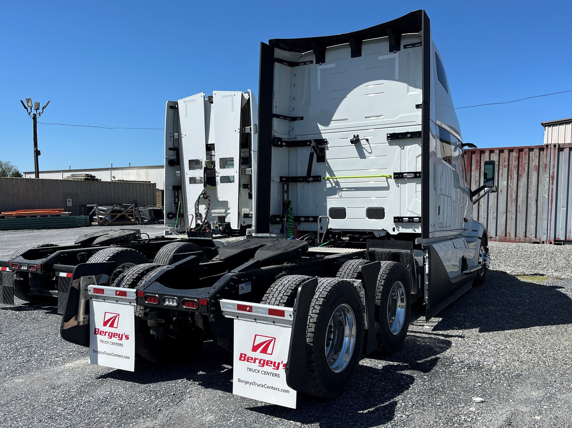 2025 Volvo NEW VNL64T860 - image 3 of 6