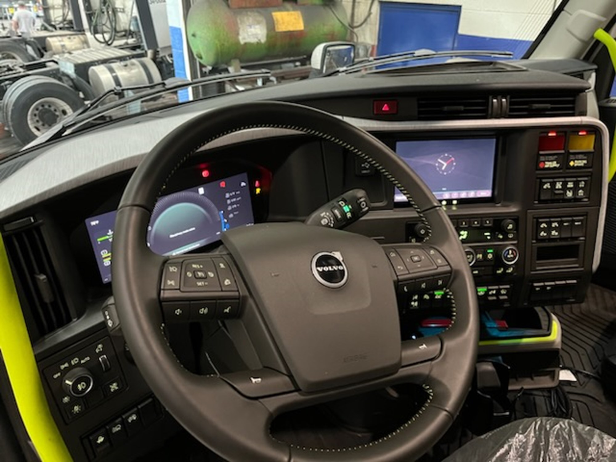 2025 Volvo NEW VNL64T860 - image 6 of 6