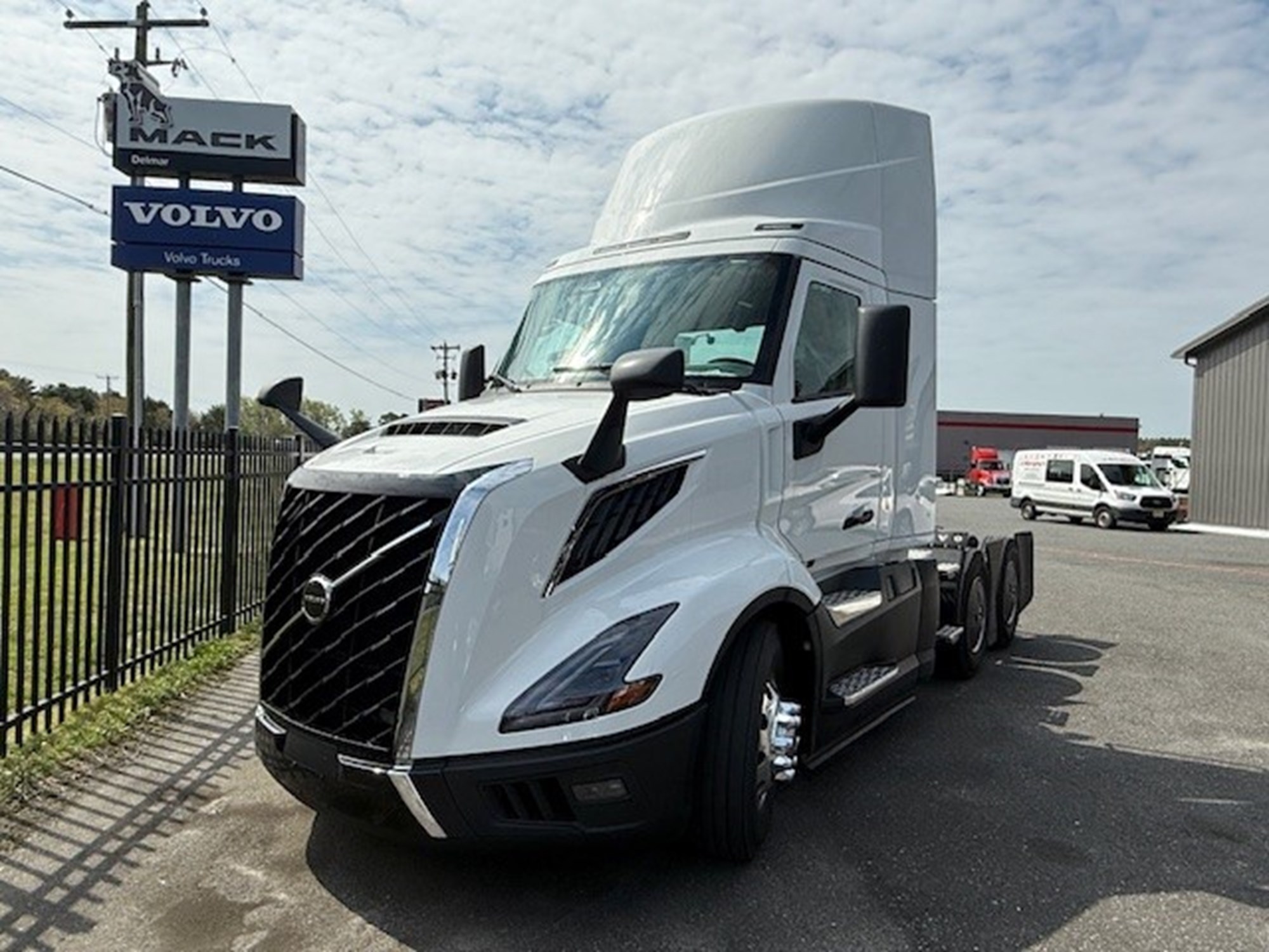2025 Volvo VNL64T300 - image 2 of 6