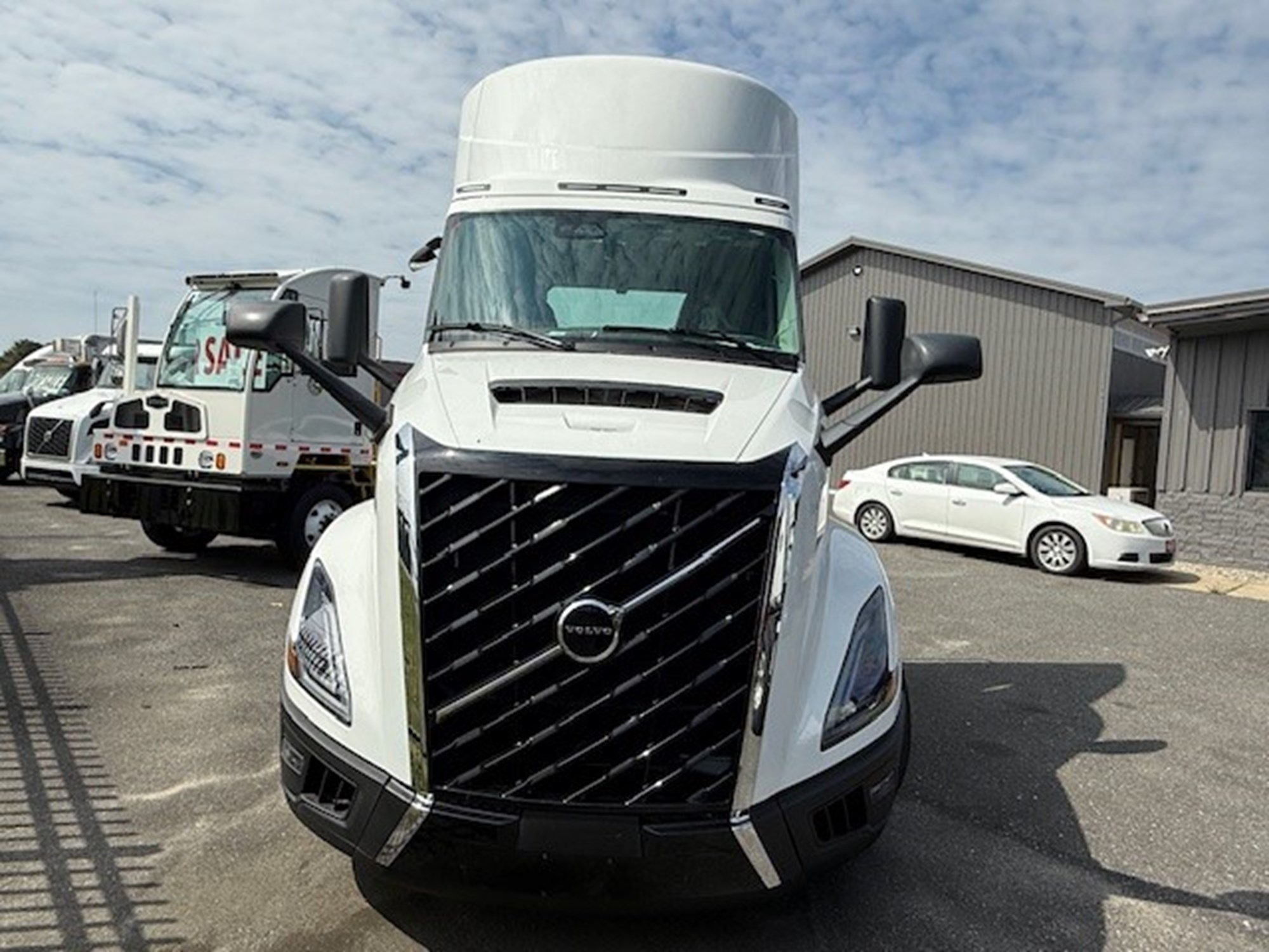 2025 Volvo VNL64T300 - image 3 of 6