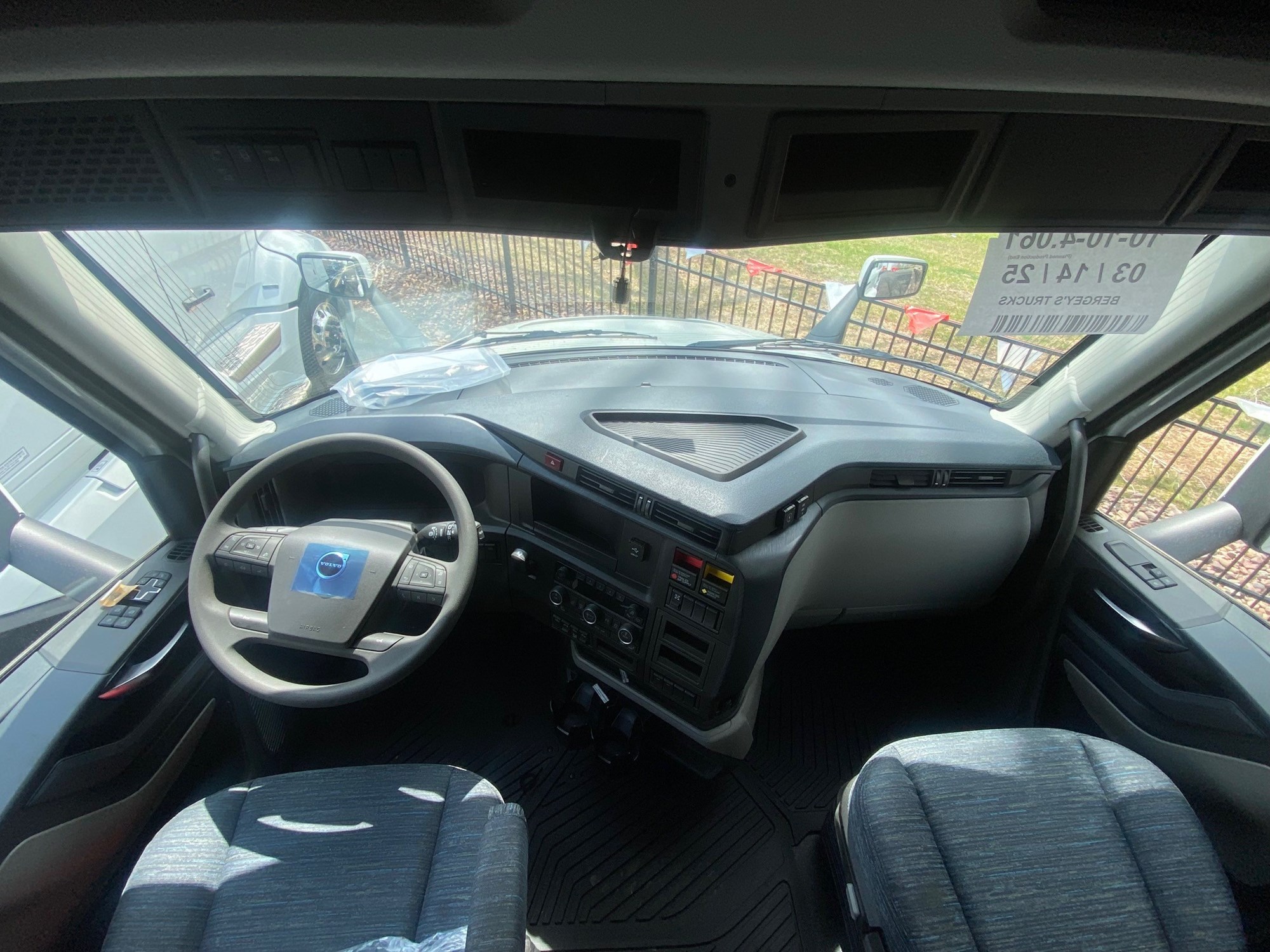 2026 Volvo New VNL64T660 - image 3 of 4