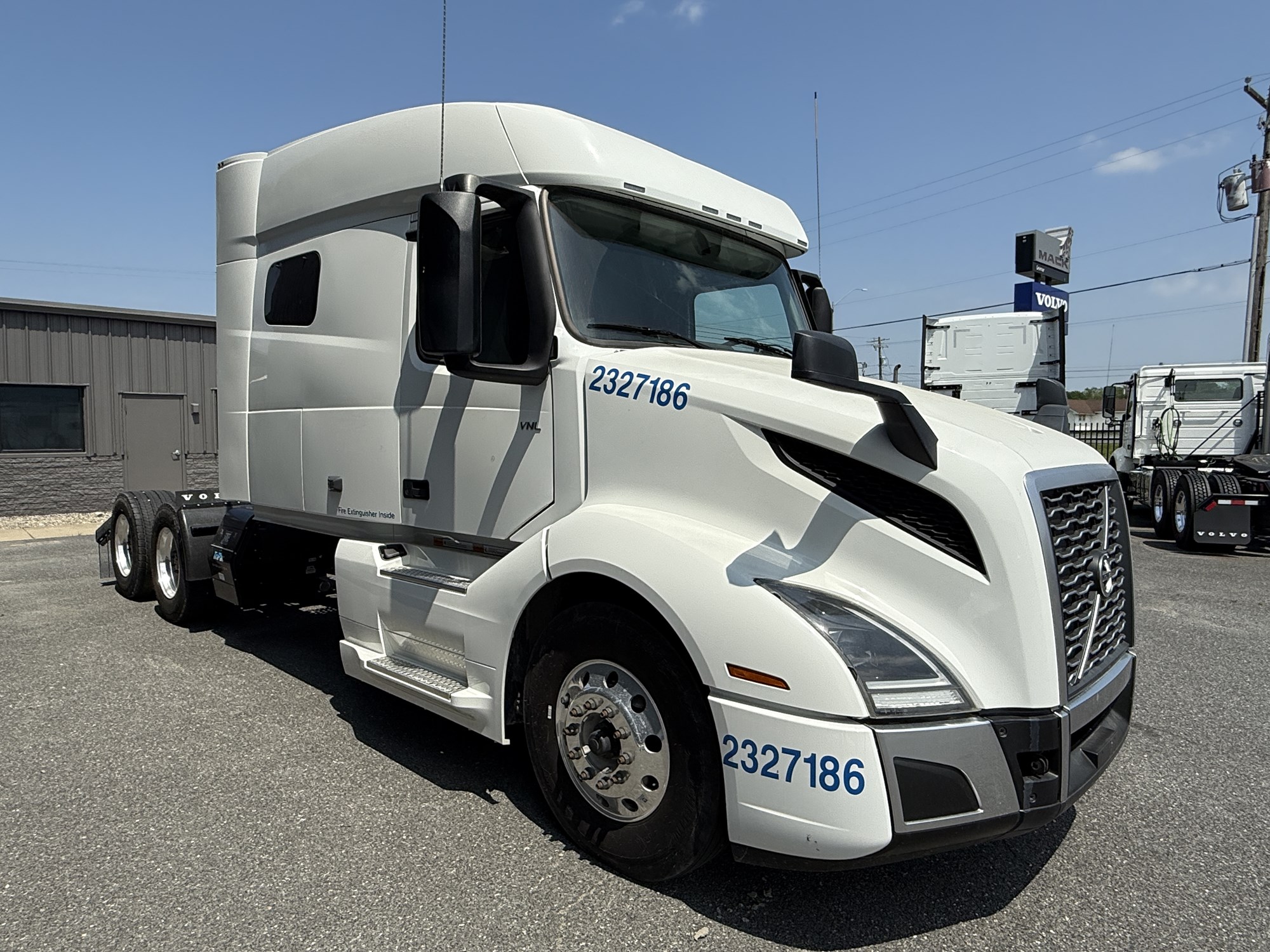 2025 VOLVO VNL64T740 - image 2 of 6