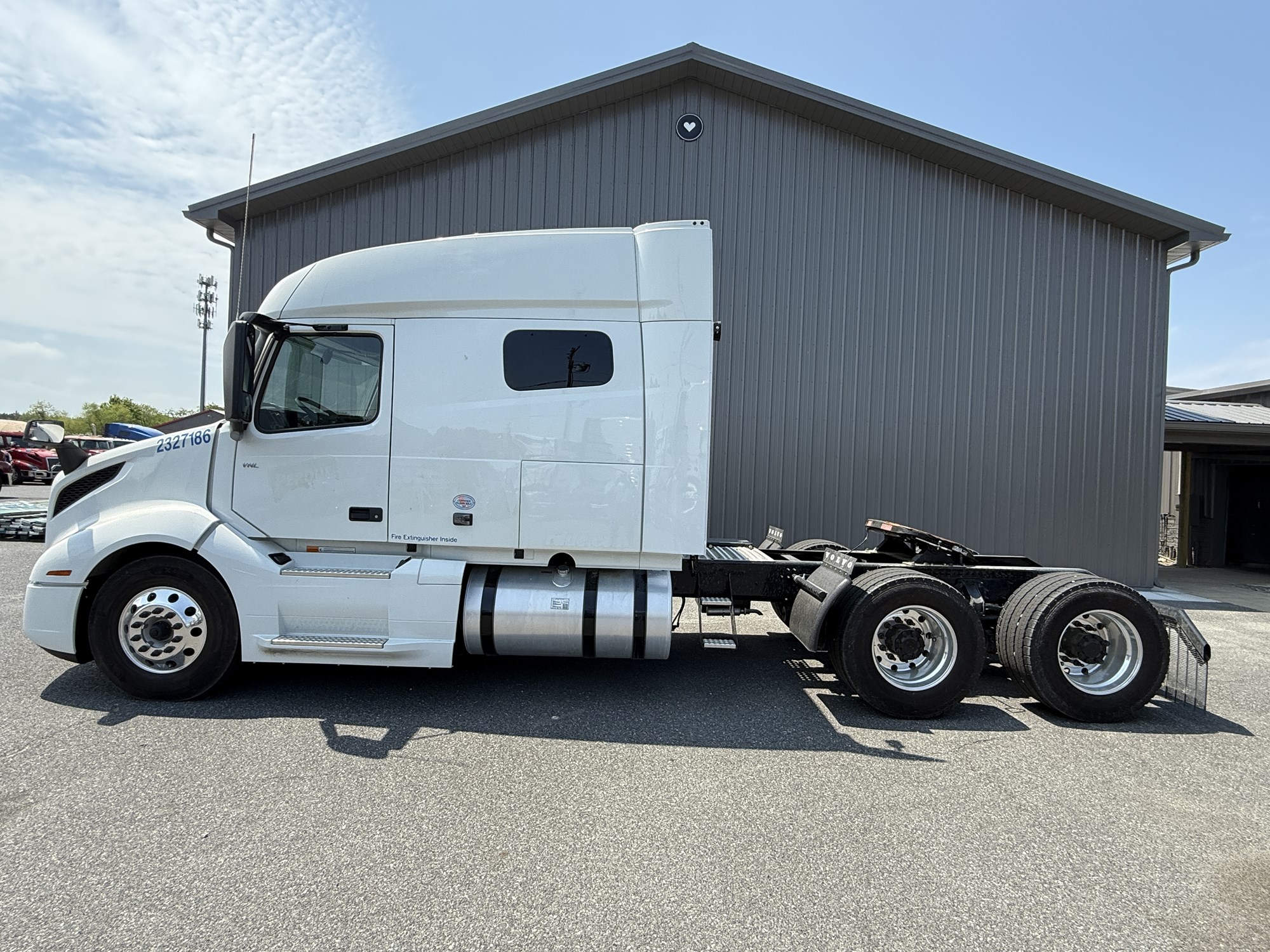 2025 VOLVO VNL64T740 - image 3 of 6