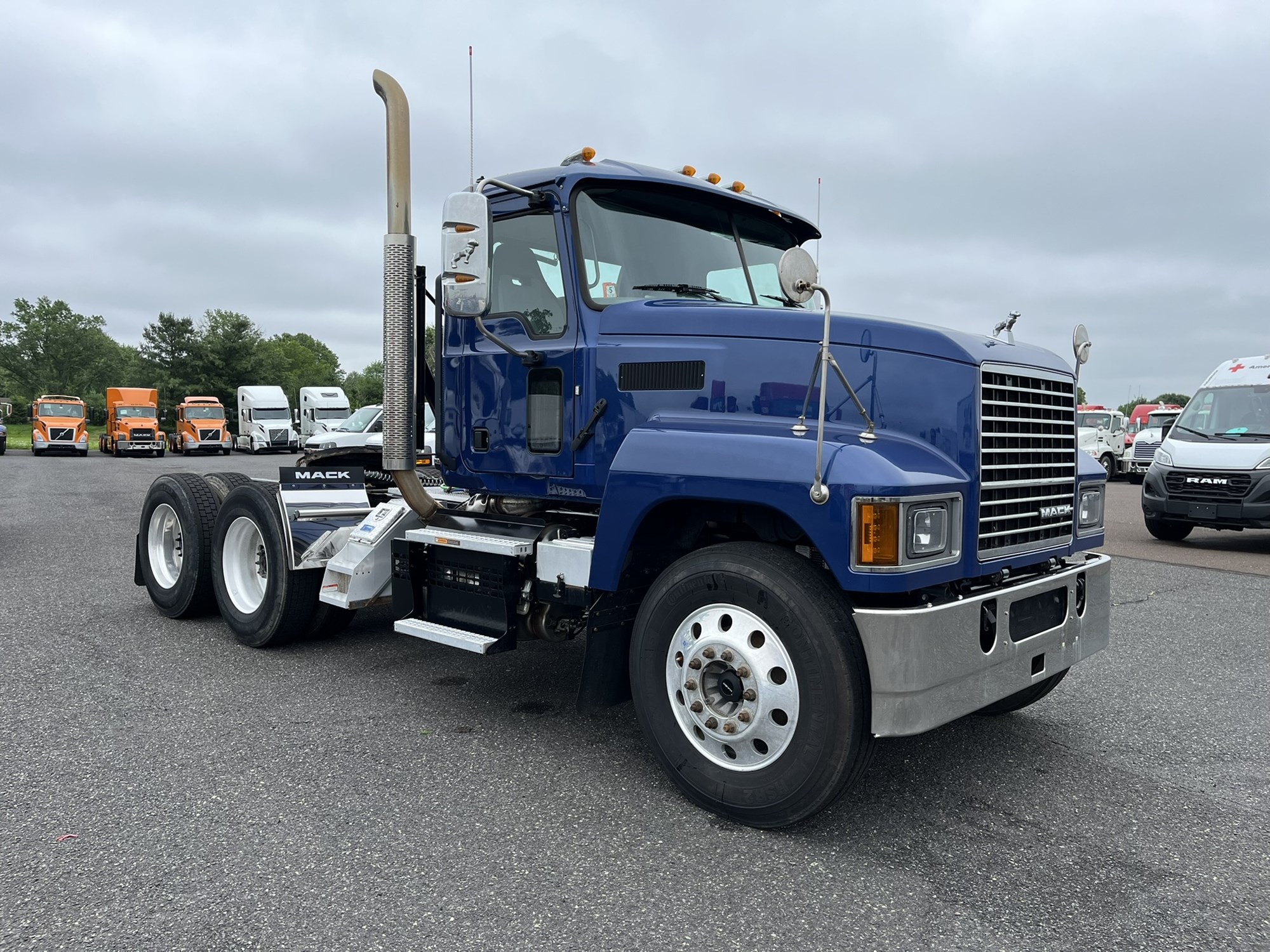 2019 MACK PI64T - image 3 of 6