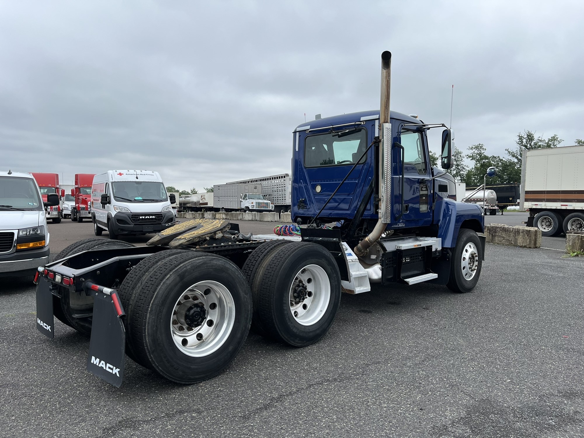 2019 MACK PI64T - image 4 of 6