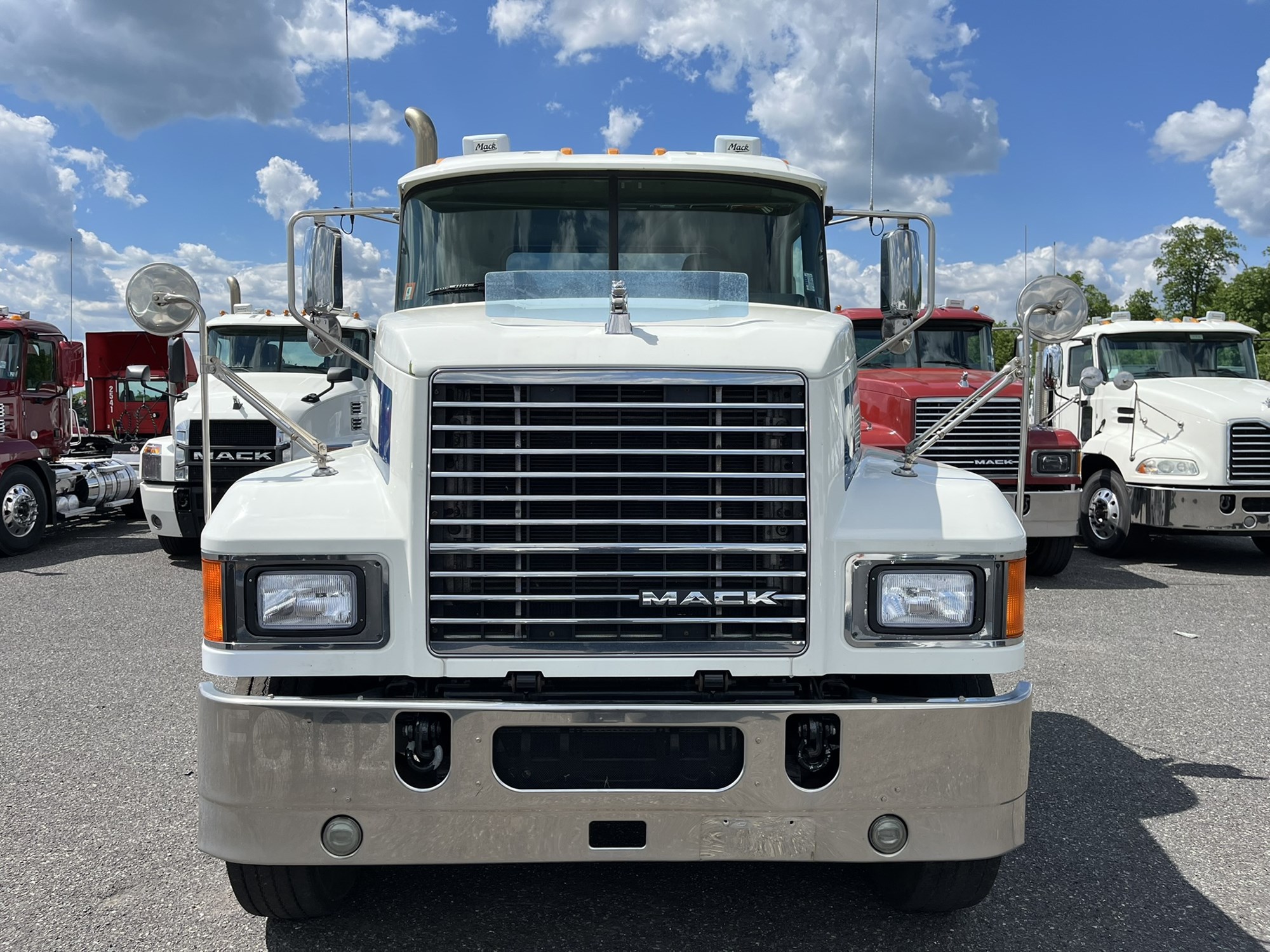 2018 MACK CHU613 - image 2 of 6