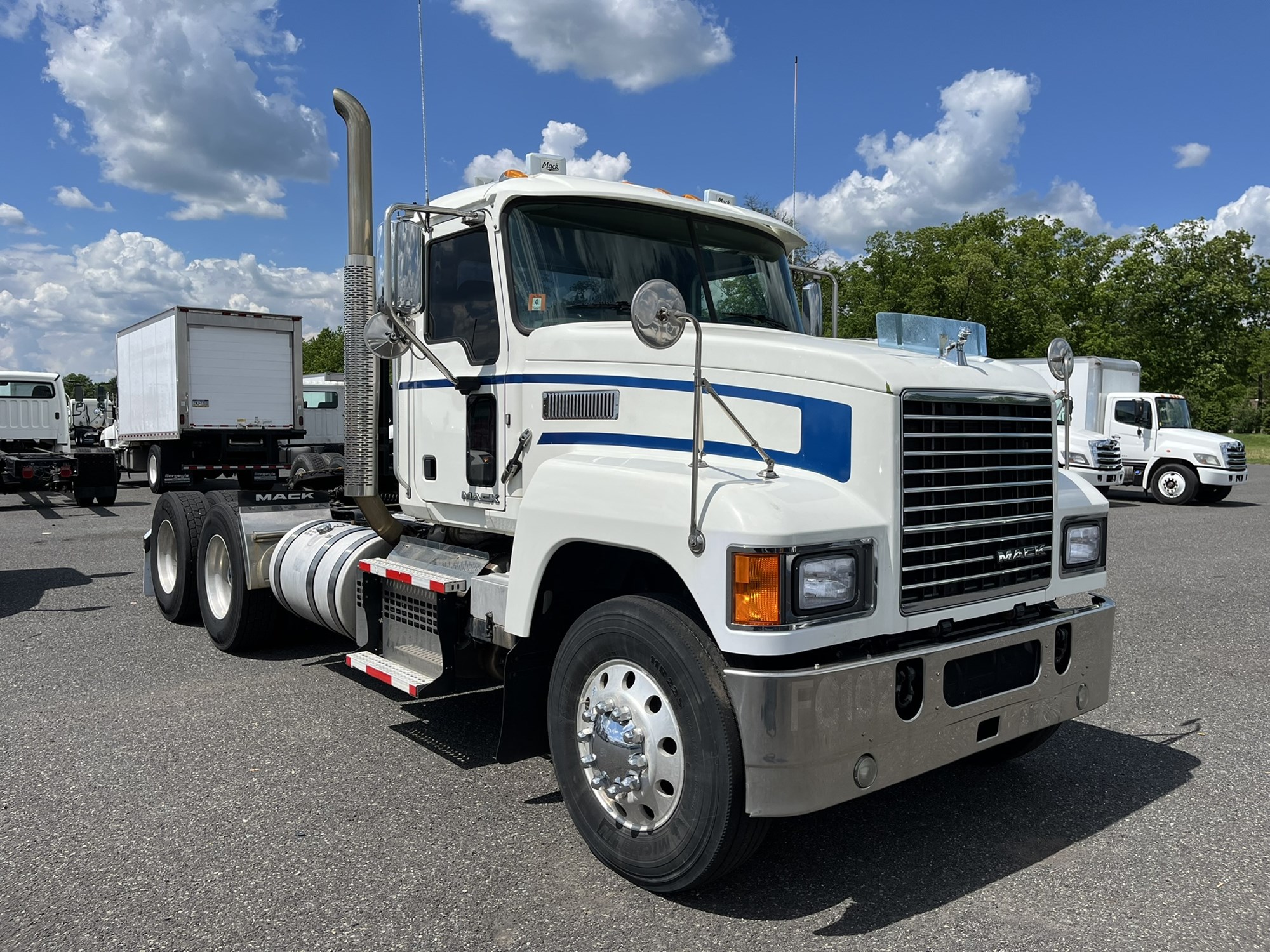 2018 MACK CHU613 - image 3 of 6
