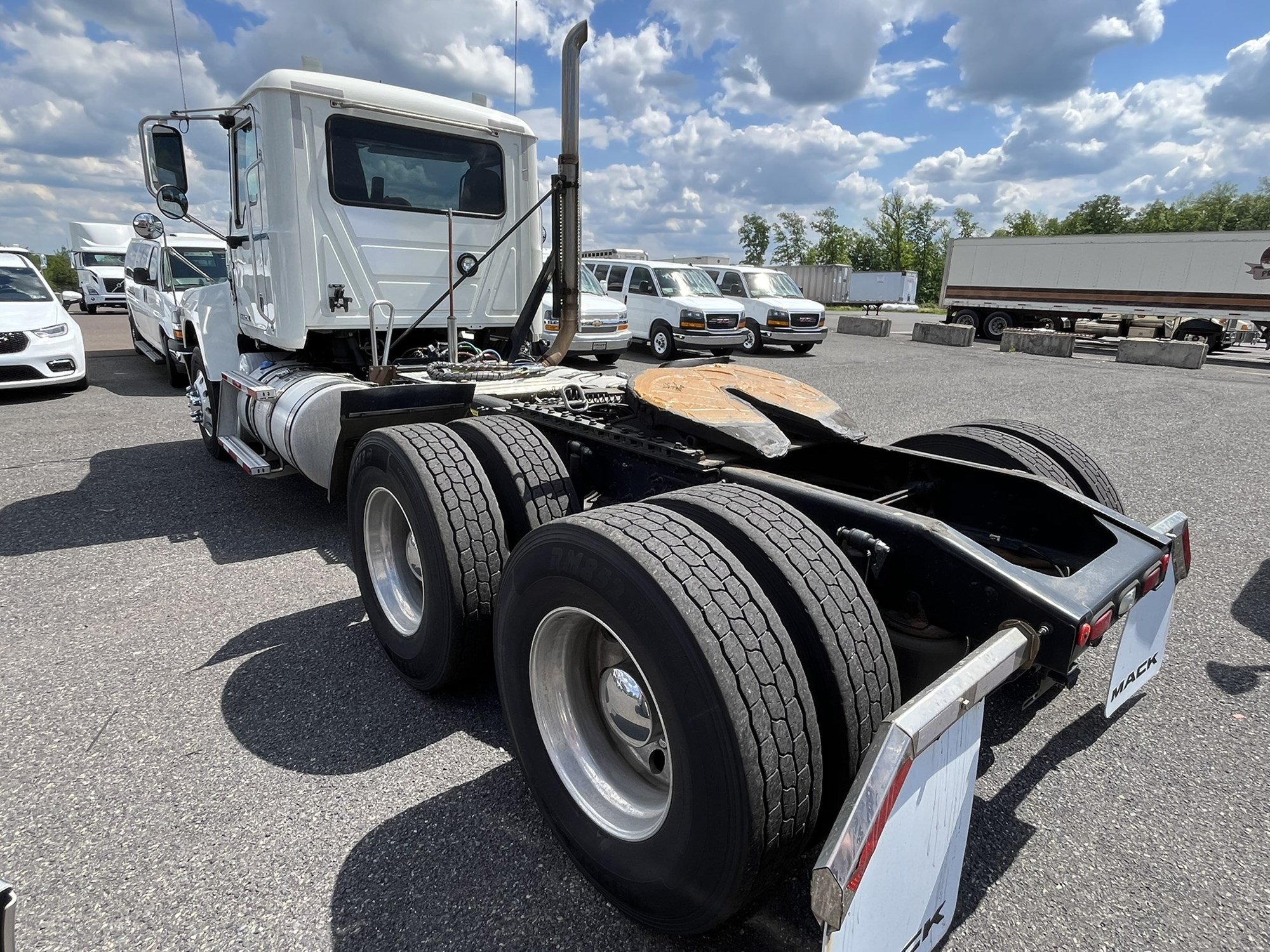 2018 MACK CHU613 - image 6 of 6