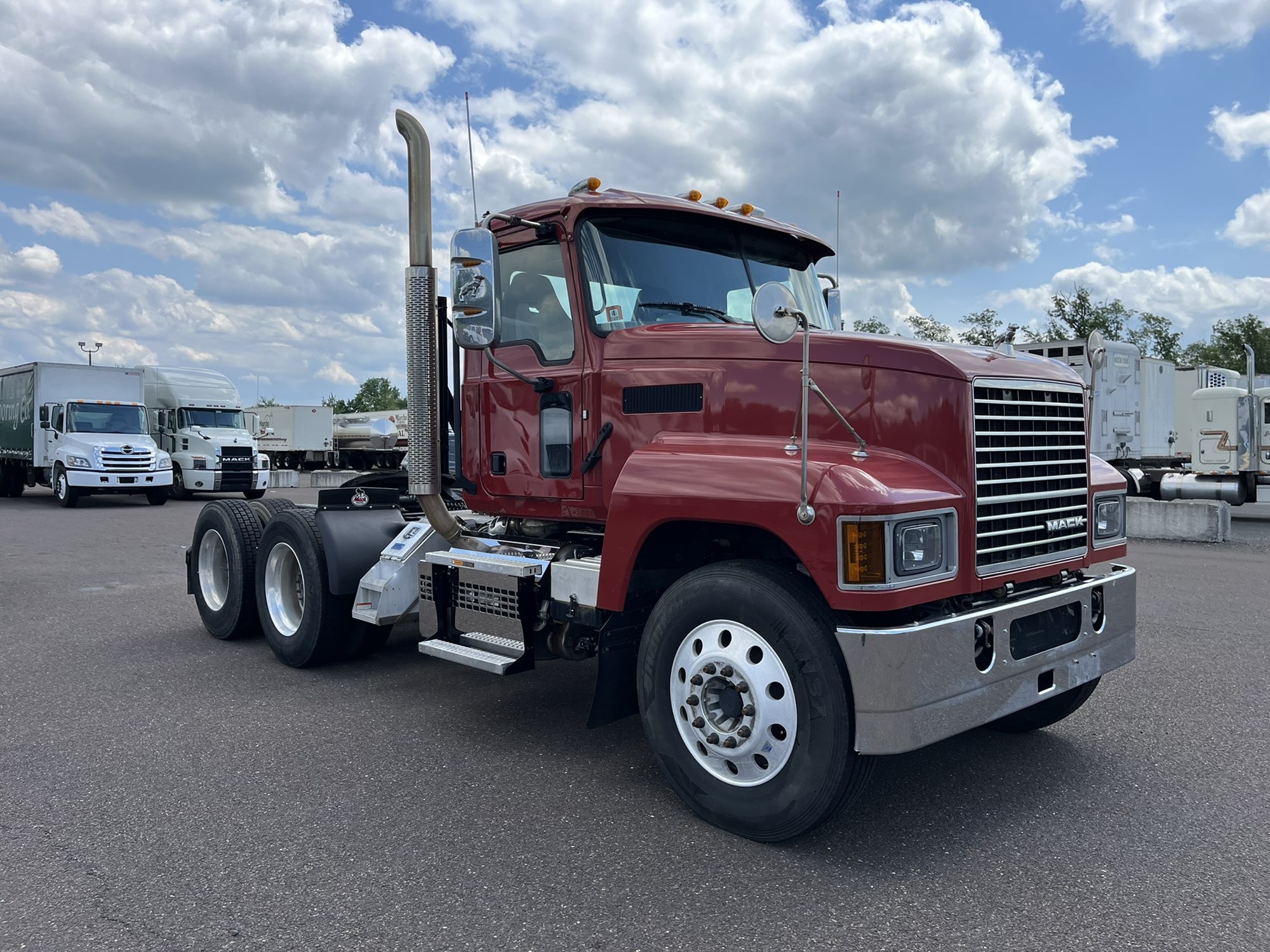 2019 MACK PI64T - image 3 of 6