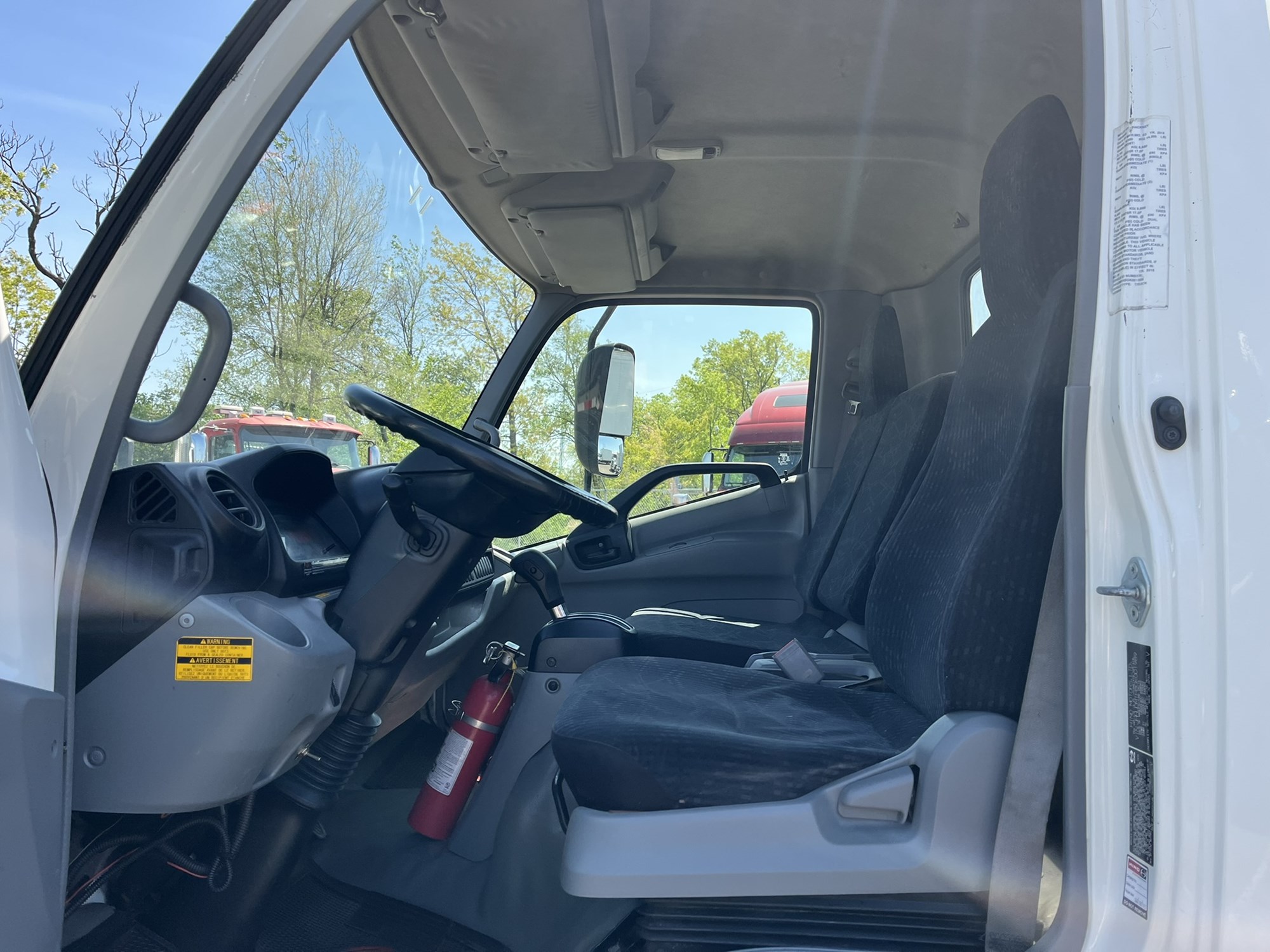 2016 Hino 155 - image 5 of 6
