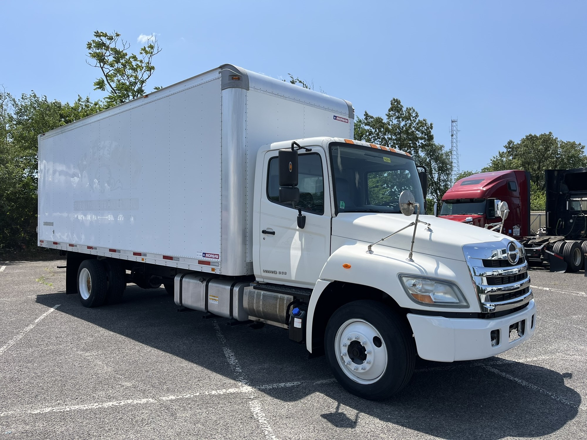 2012 HINO 268 - image 3 of 6