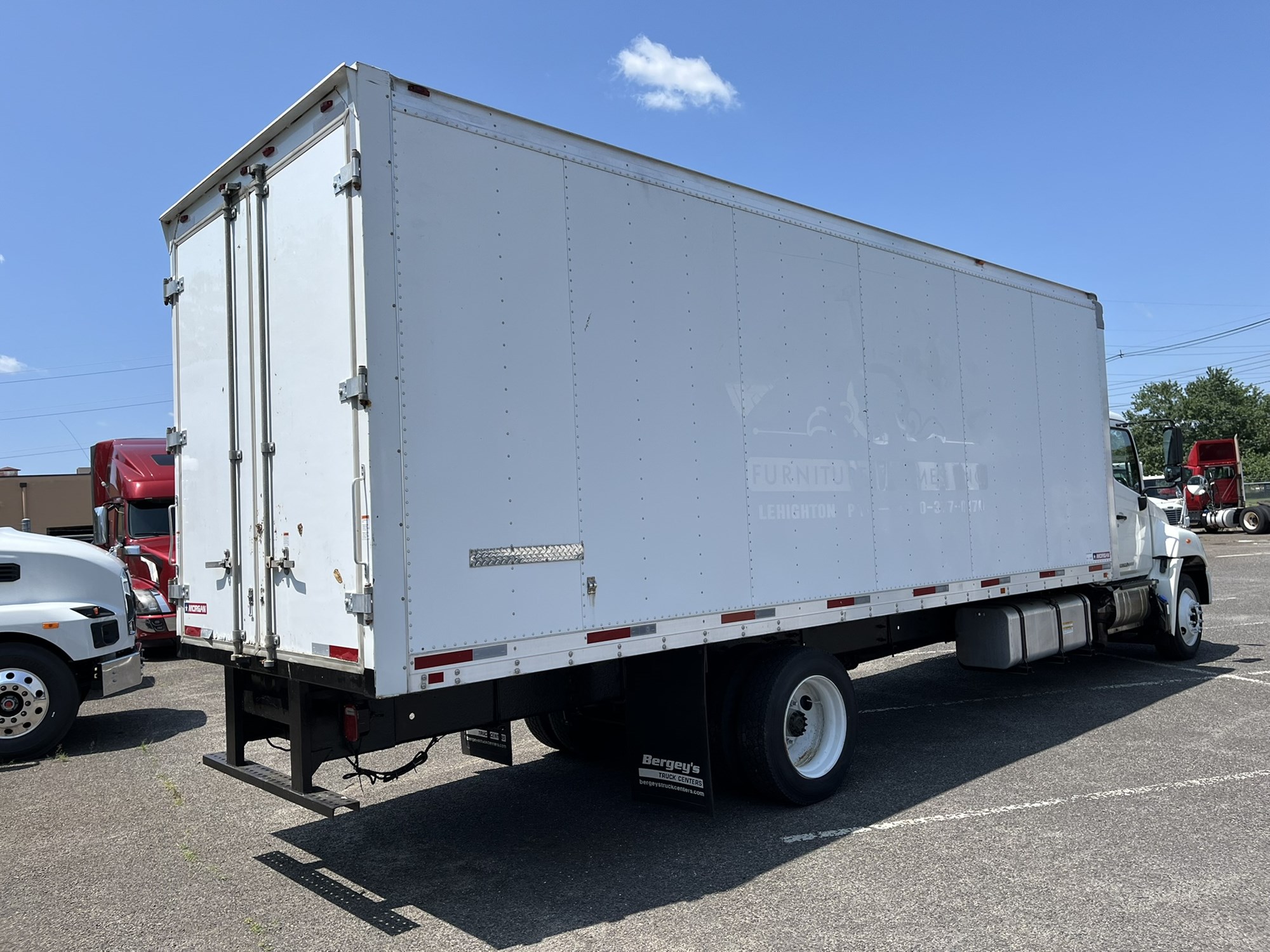2012 HINO 268 - image 4 of 6