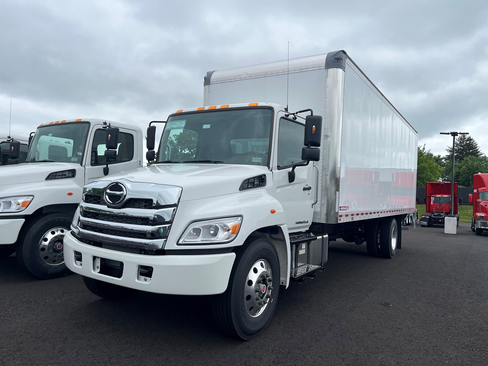 2025 HINO L6 - image 1 of 5