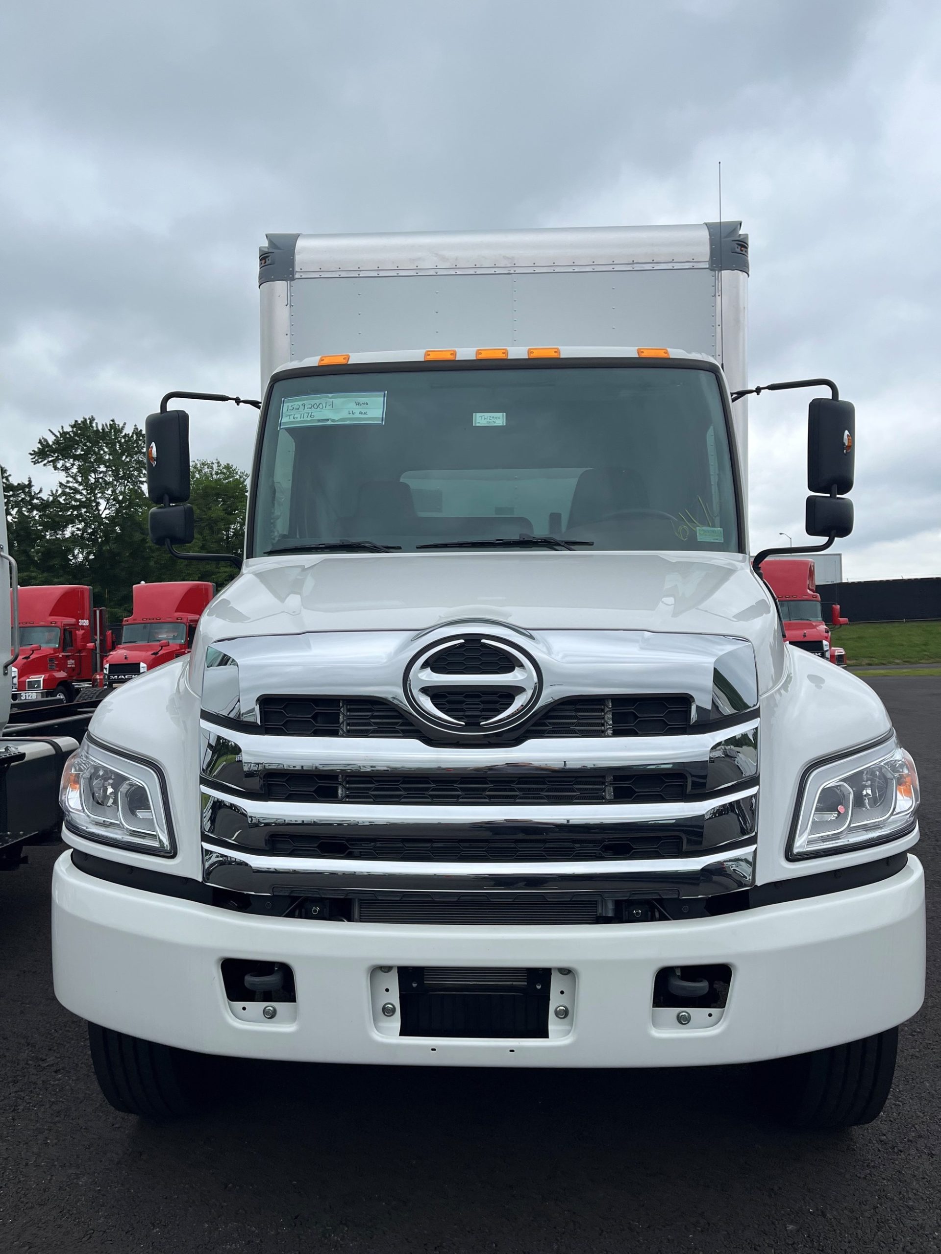 2025 HINO L6 - image 2 of 5