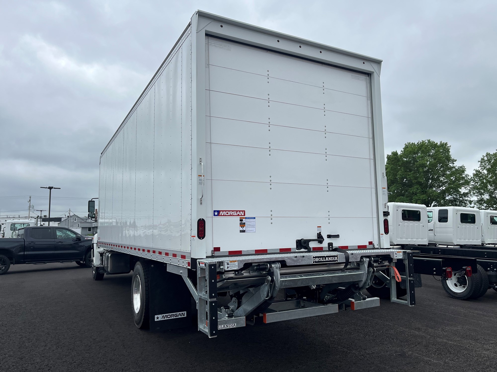 2025 HINO L6 - image 4 of 5