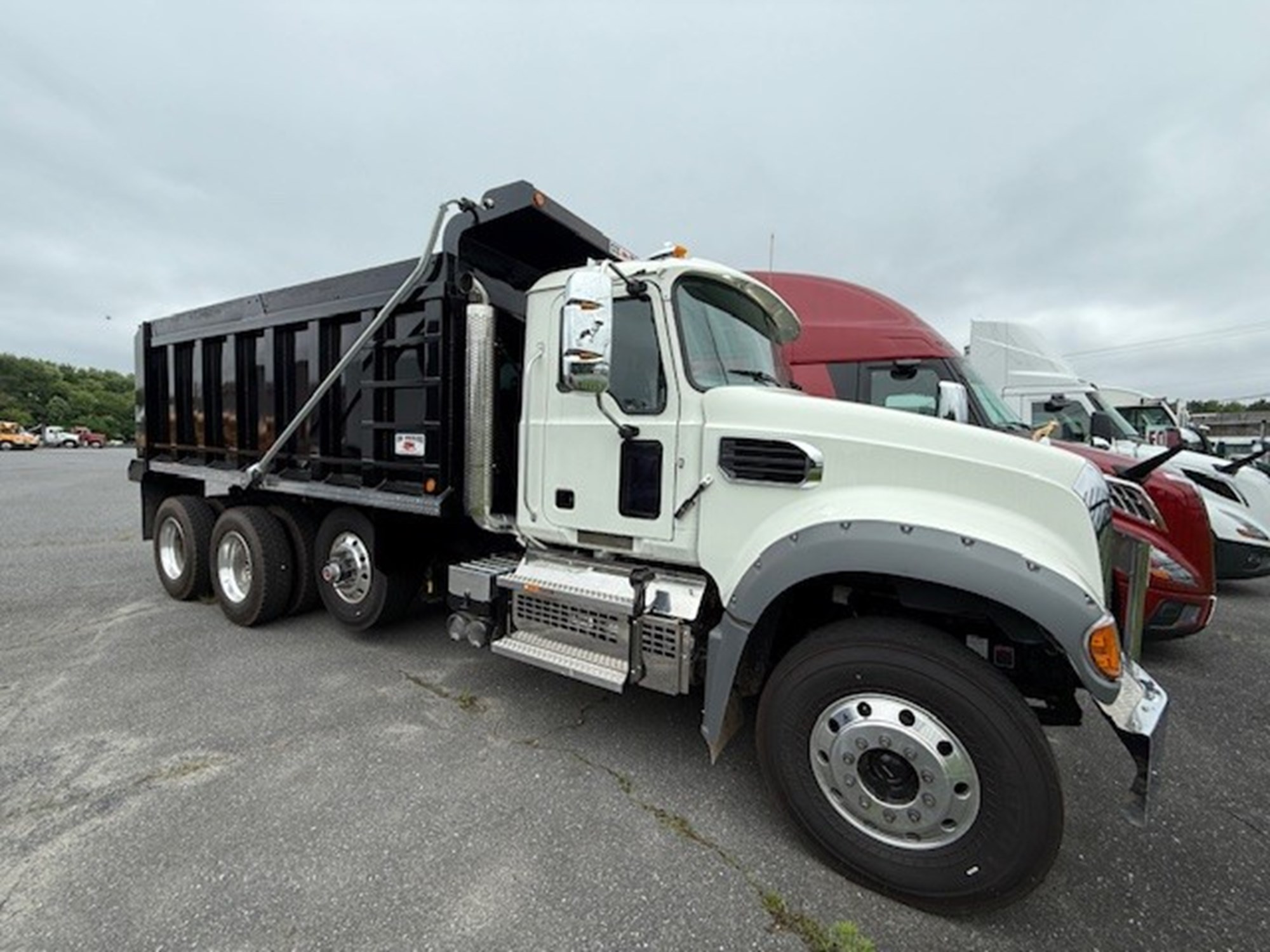 2025 Mack Granite - image 1 of 4
