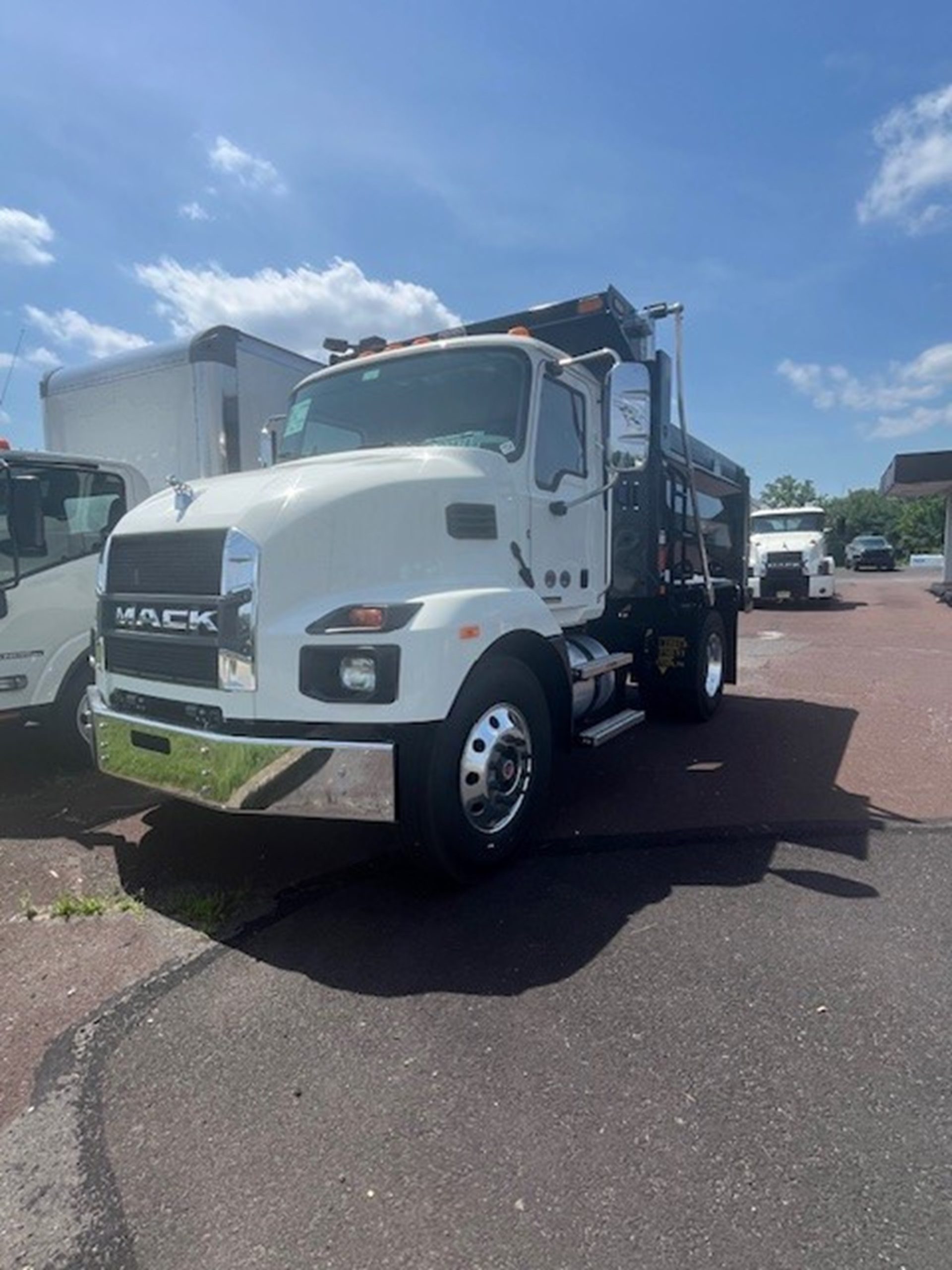 2026 MACK MD742 - image 1 of 5